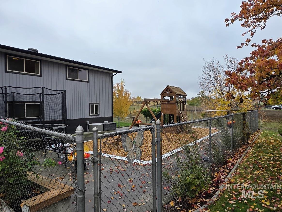 1206 21st Ave, Clarkston, Washington 99403, 3 Bedrooms, 2 Bathrooms, Residential For Sale, Price $449,000,MLS 98967425