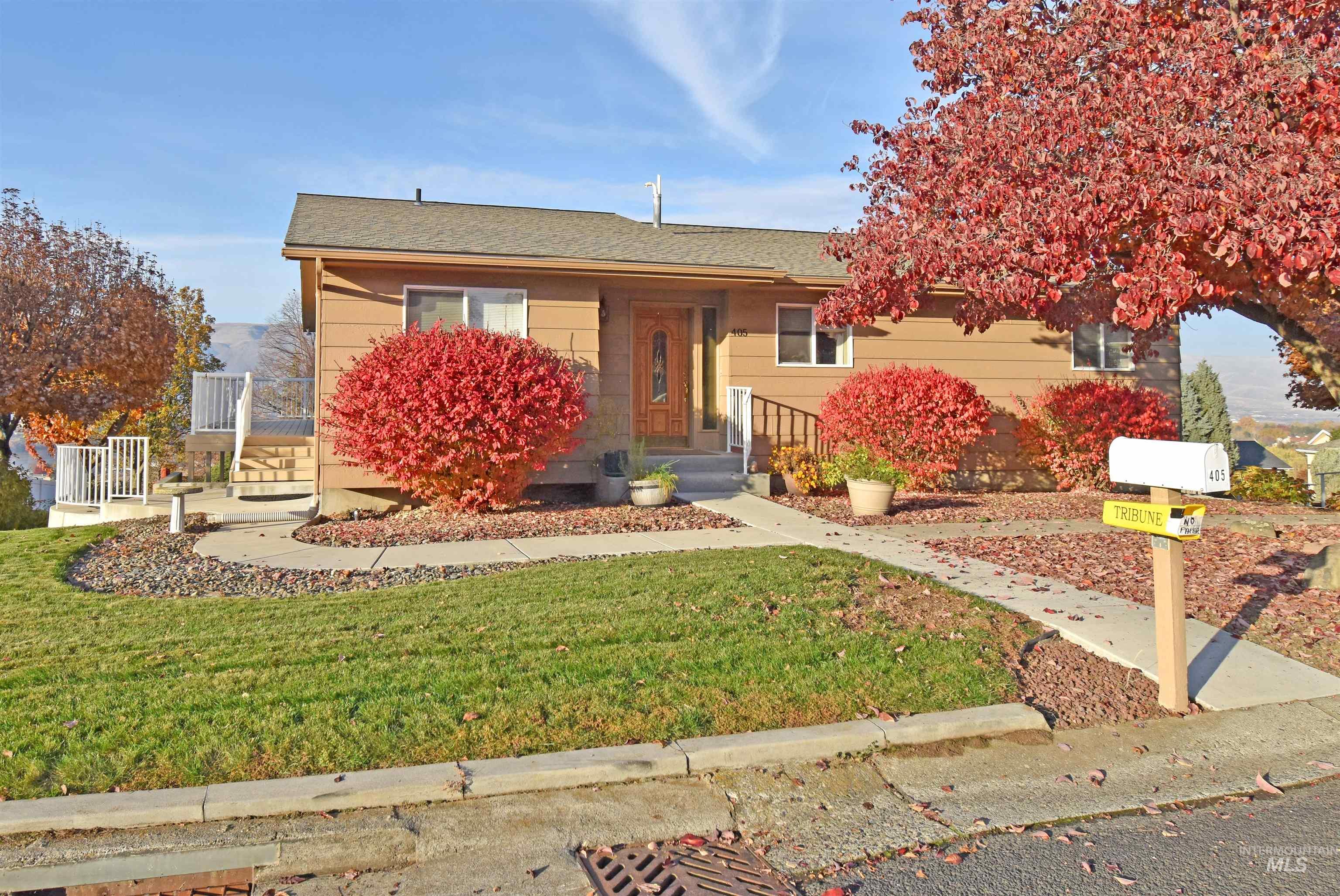 405 Crestline Circle Drive, Lewiston, Idaho 83501, 3 Bedrooms, 3 Bathrooms, Residential For Sale, Price $471,800,MLS 98967428