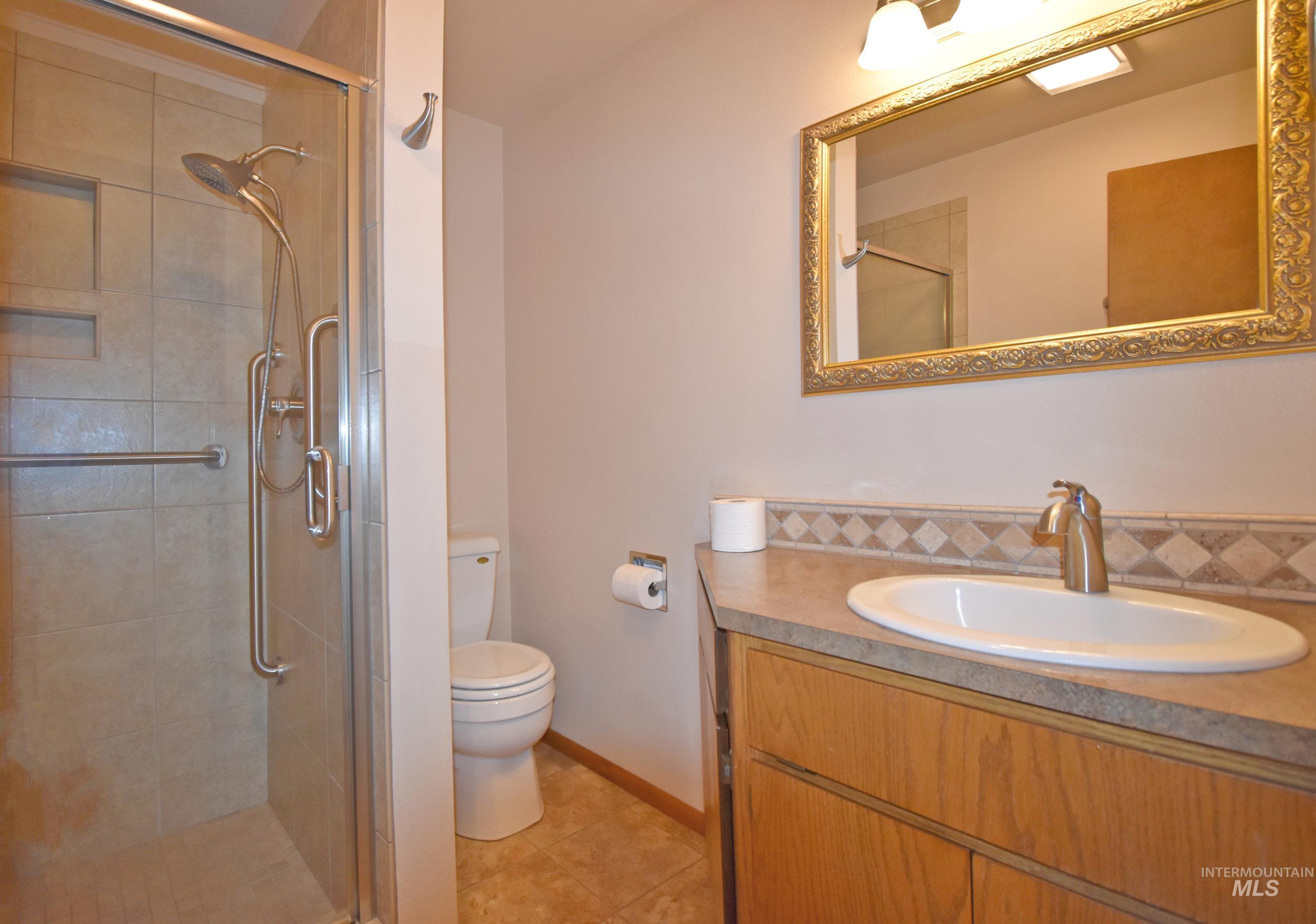 405 Crestline Circle Drive, Lewiston, Idaho 83501, 3 Bedrooms, 3 Bathrooms, Residential For Sale, Price $471,800,MLS 98967428