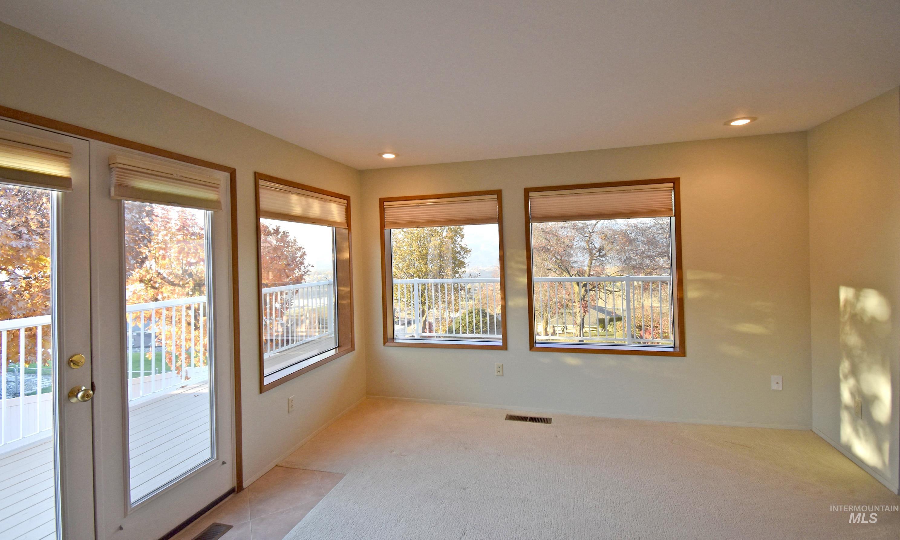 405 Crestline Circle Drive, Lewiston, Idaho 83501, 3 Bedrooms, 3 Bathrooms, Residential For Sale, Price $471,800,MLS 98967428