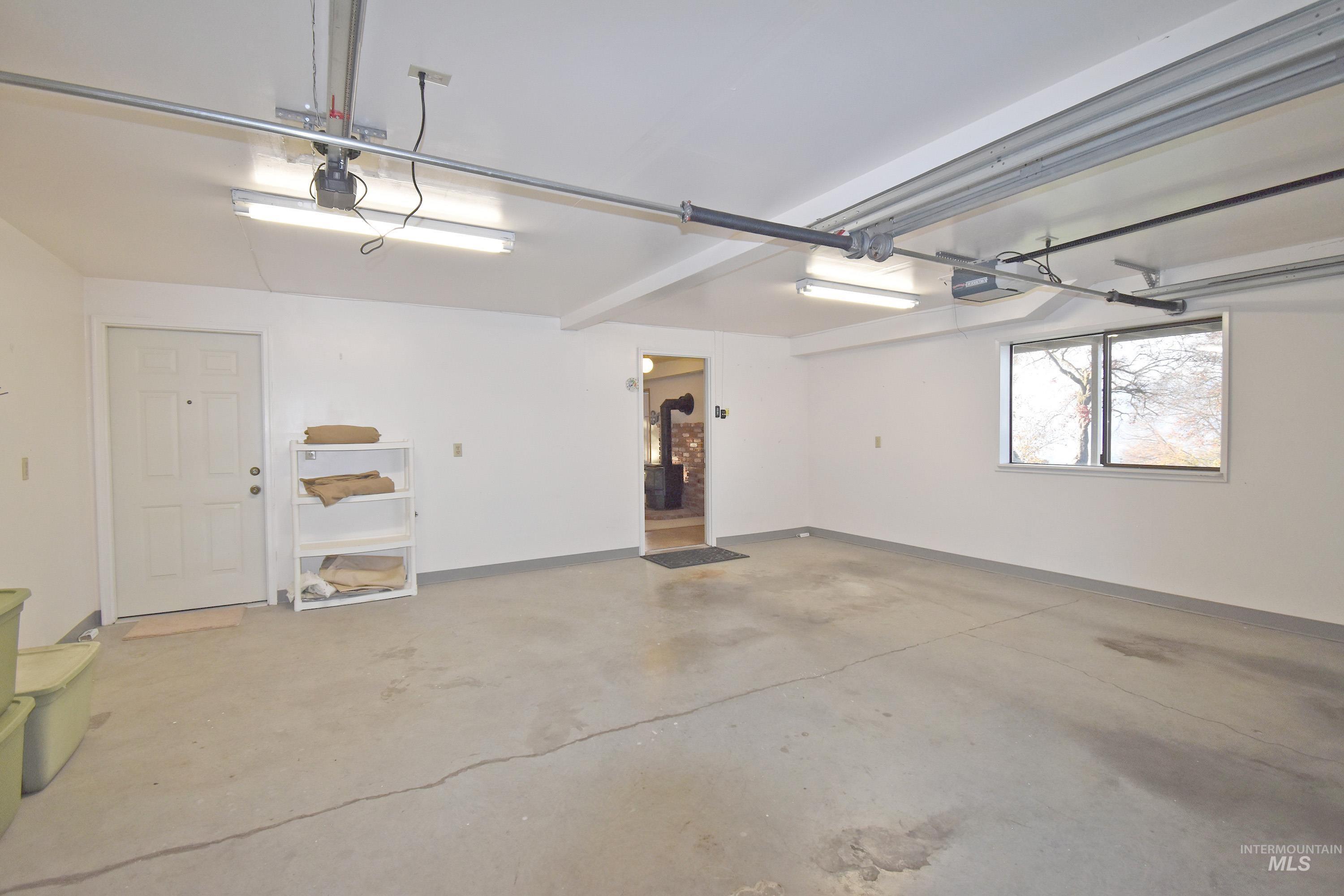 405 Crestline Circle Drive, Lewiston, Idaho 83501, 3 Bedrooms, 3 Bathrooms, Residential For Sale, Price $471,800,MLS 98967428