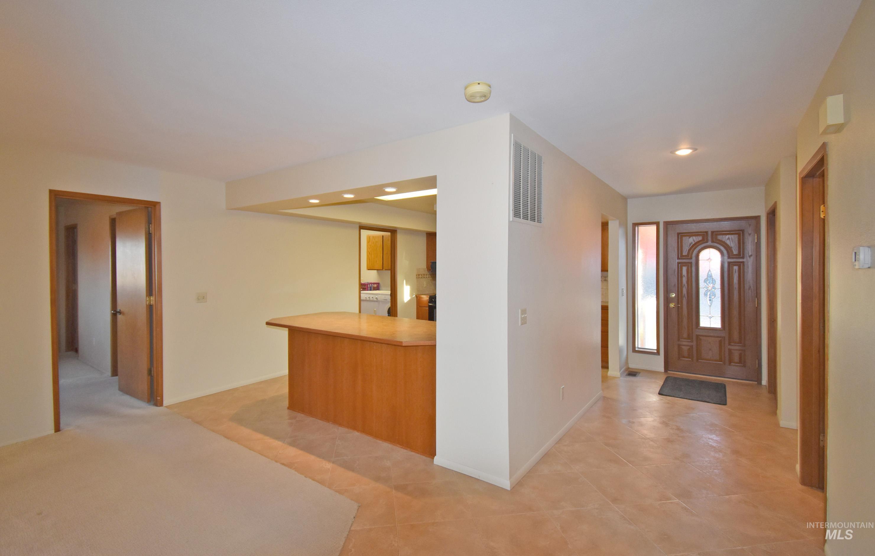 405 Crestline Circle Drive, Lewiston, Idaho 83501, 3 Bedrooms, 3 Bathrooms, Residential For Sale, Price $471,800,MLS 98967428