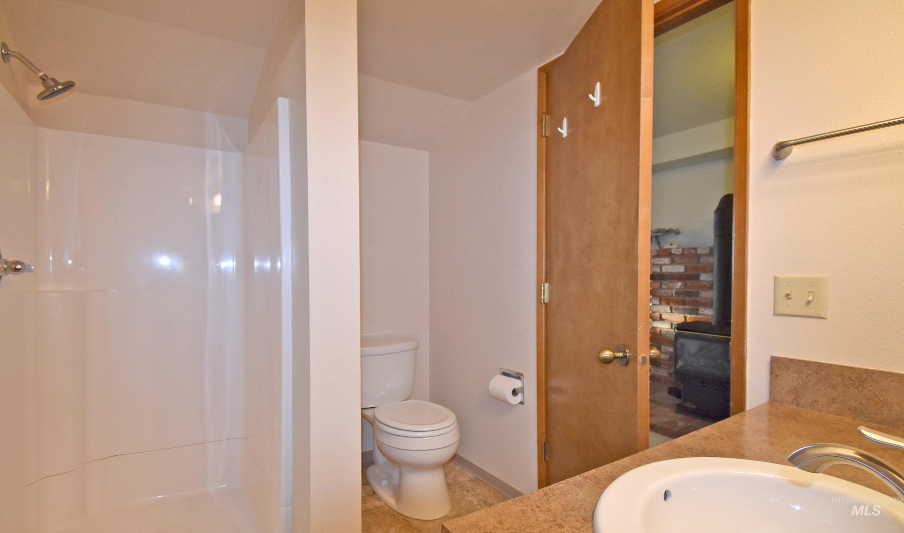 405 Crestline Circle Drive, Lewiston, Idaho 83501, 3 Bedrooms, 3 Bathrooms, Residential For Sale, Price $471,800,MLS 98967428