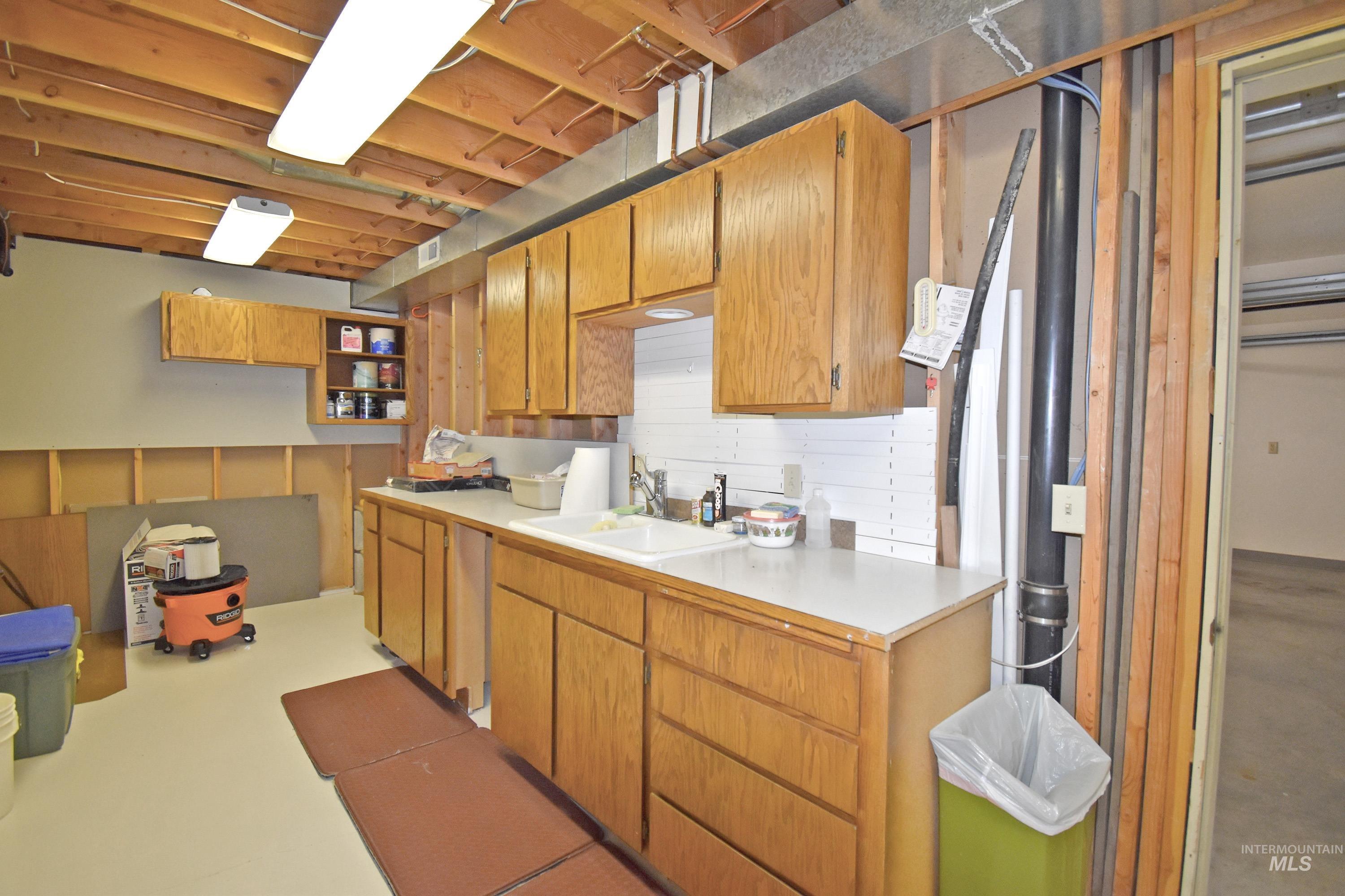 405 Crestline Circle Drive, Lewiston, Idaho 83501, 3 Bedrooms, 3 Bathrooms, Residential For Sale, Price $471,800,MLS 98967428