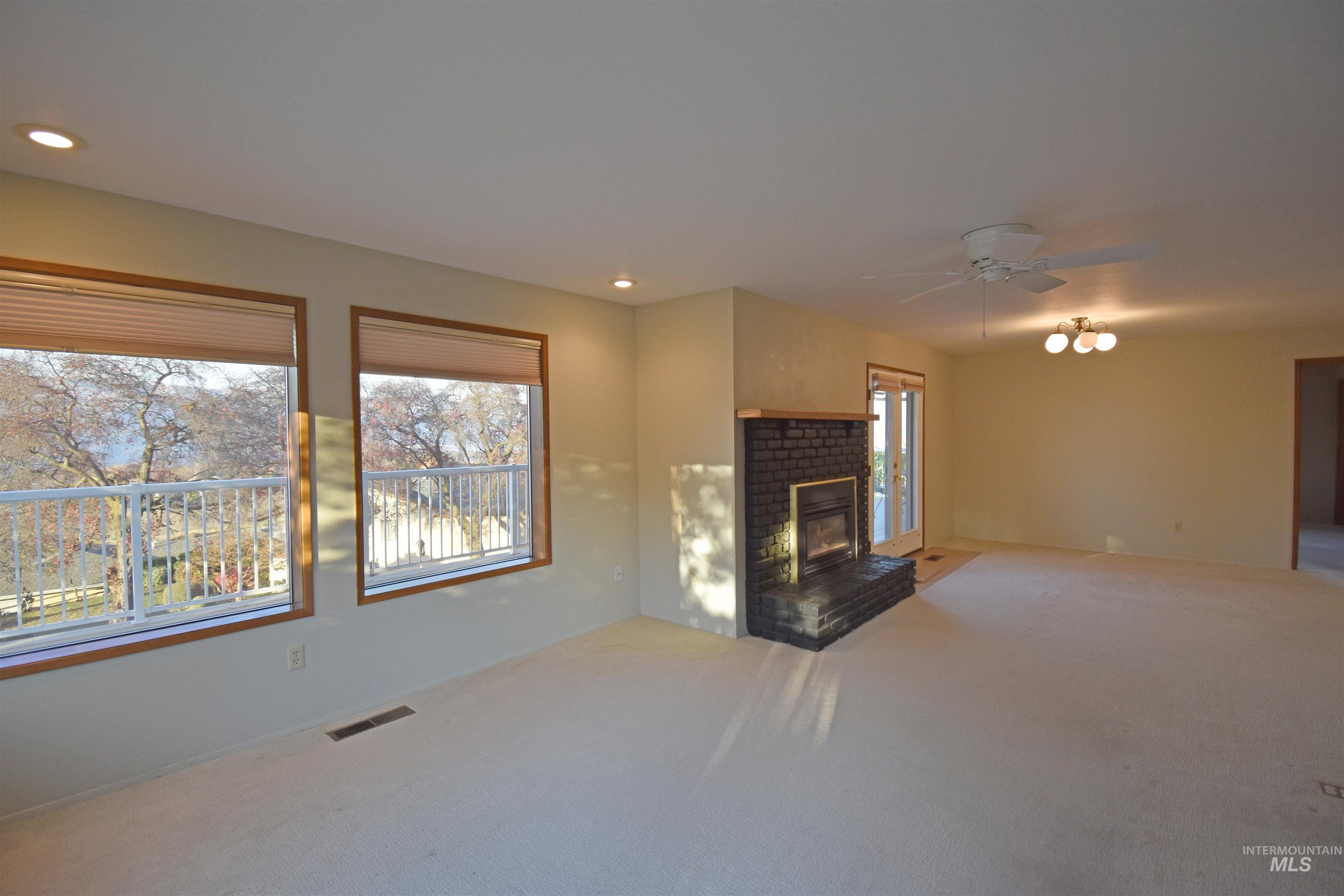 405 Crestline Circle Drive, Lewiston, Idaho 83501, 3 Bedrooms, 3 Bathrooms, Residential For Sale, Price $471,800,MLS 98967428