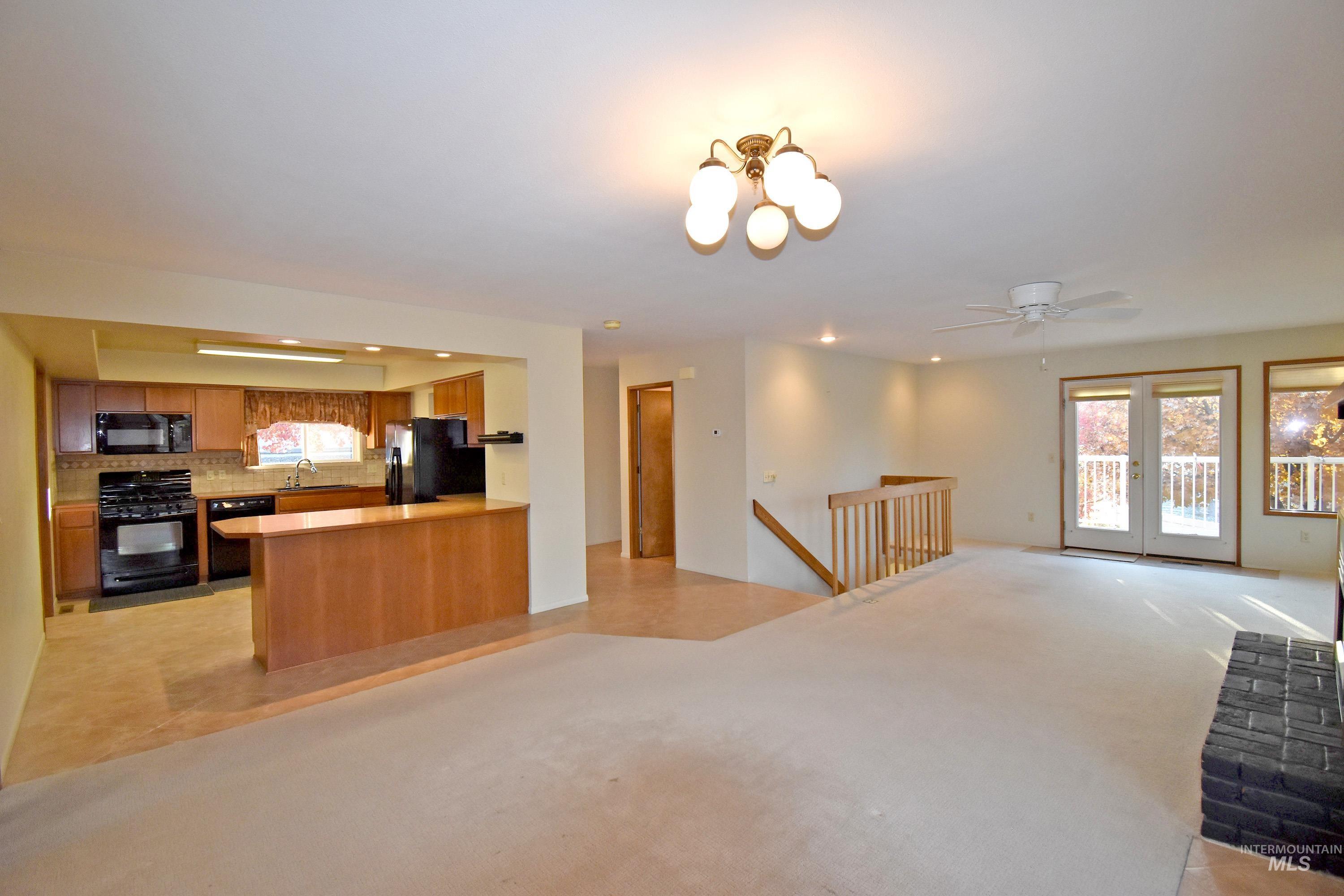 405 Crestline Circle Drive, Lewiston, Idaho 83501, 3 Bedrooms, 3 Bathrooms, Residential For Sale, Price $471,800,MLS 98967428