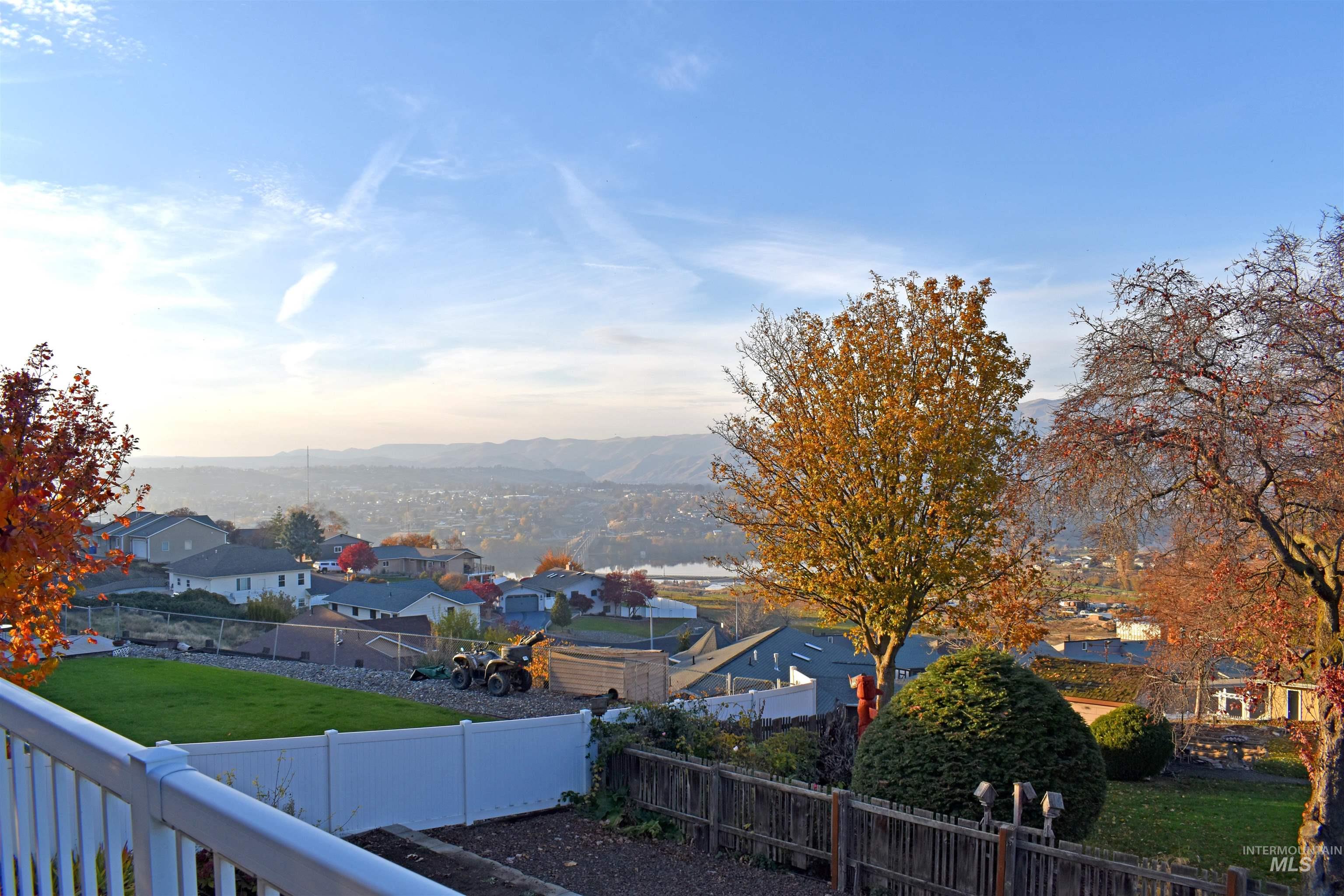 405 Crestline Circle Drive, Lewiston, Idaho 83501, 3 Bedrooms, 3 Bathrooms, Residential For Sale, Price $471,800,MLS 98967428