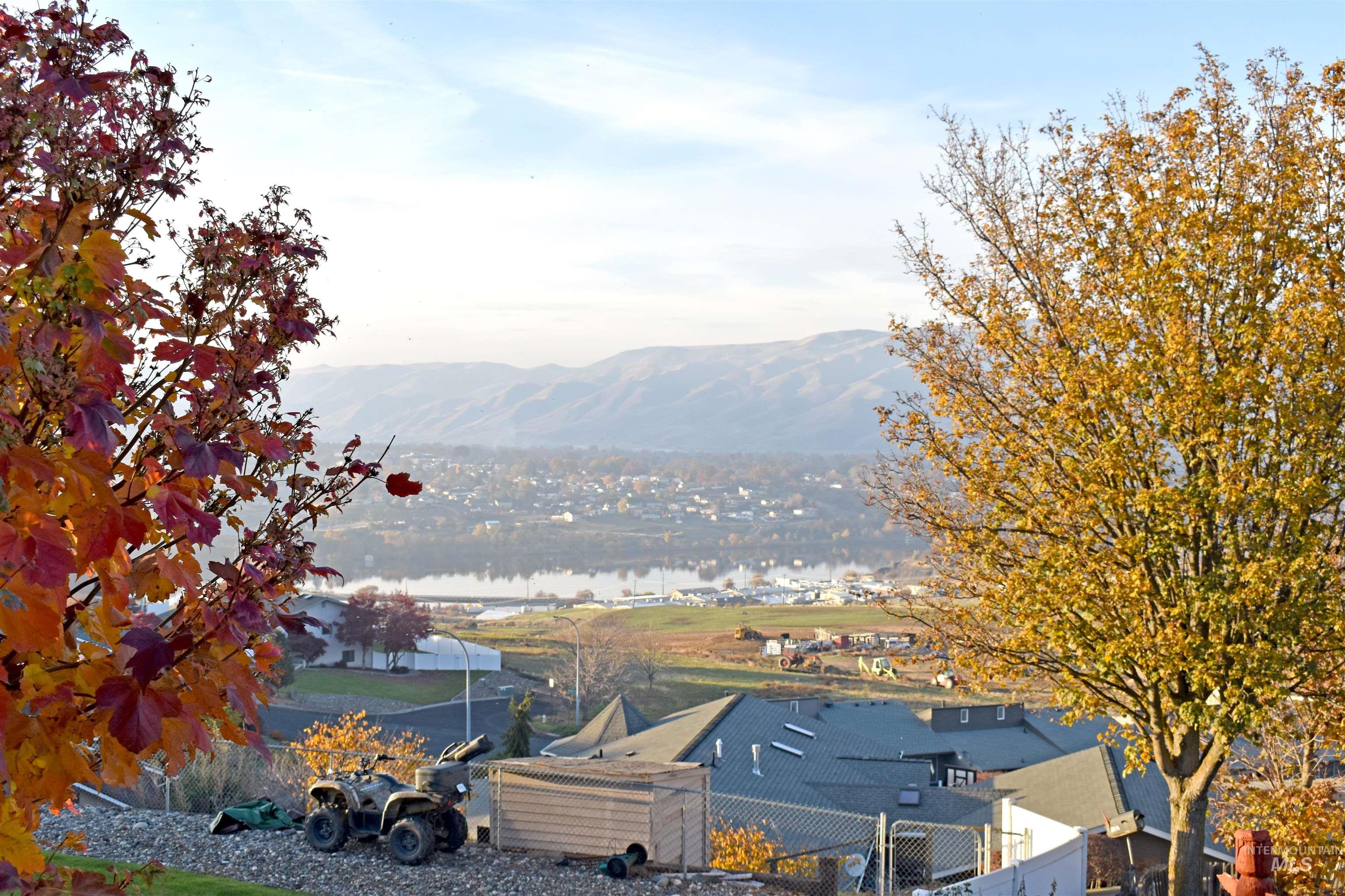 405 Crestline Circle Drive, Lewiston, Idaho 83501, 3 Bedrooms, 3 Bathrooms, Residential For Sale, Price $471,800,MLS 98967428