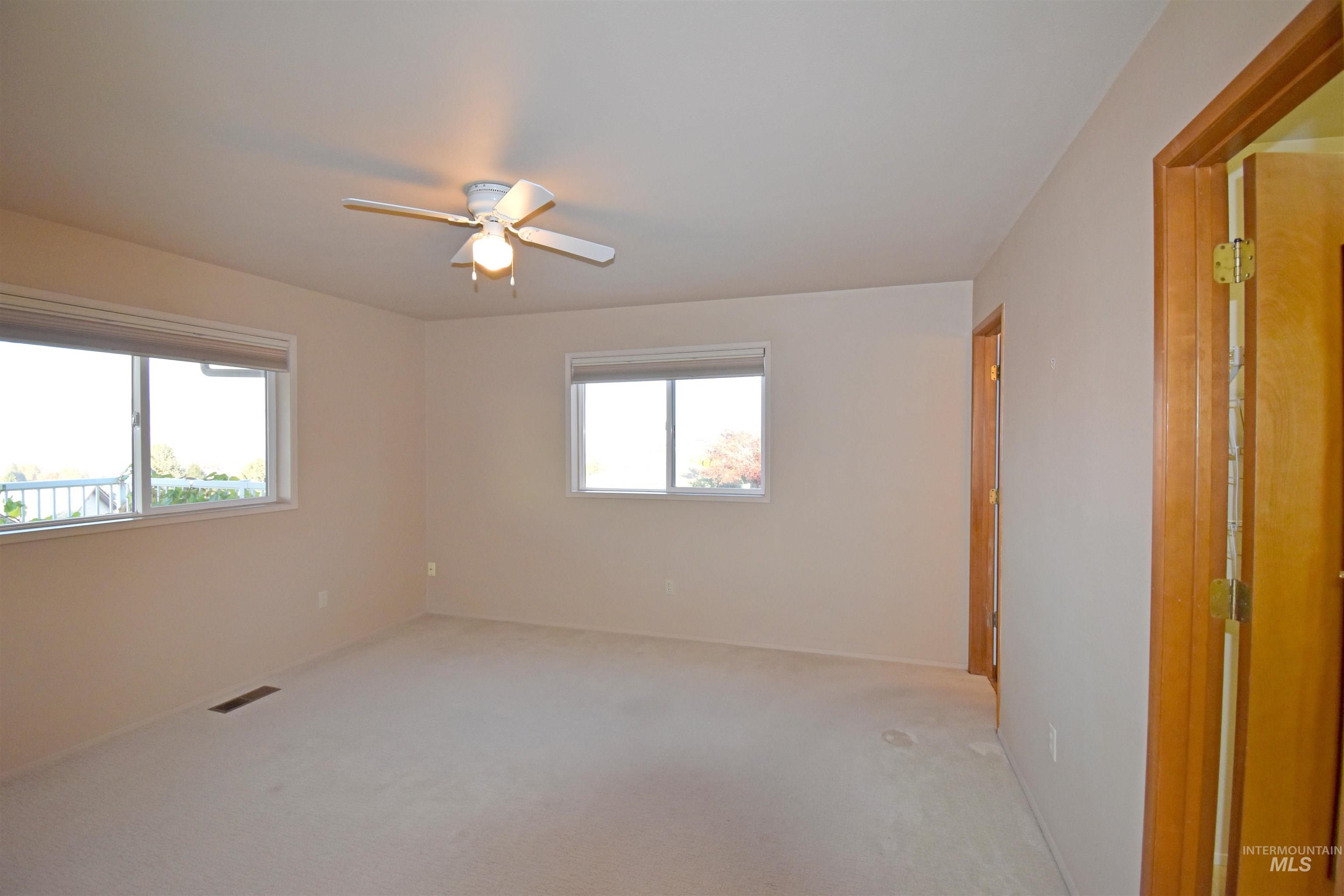 405 Crestline Circle Drive, Lewiston, Idaho 83501, 3 Bedrooms, 3 Bathrooms, Residential For Sale, Price $471,800,MLS 98967428