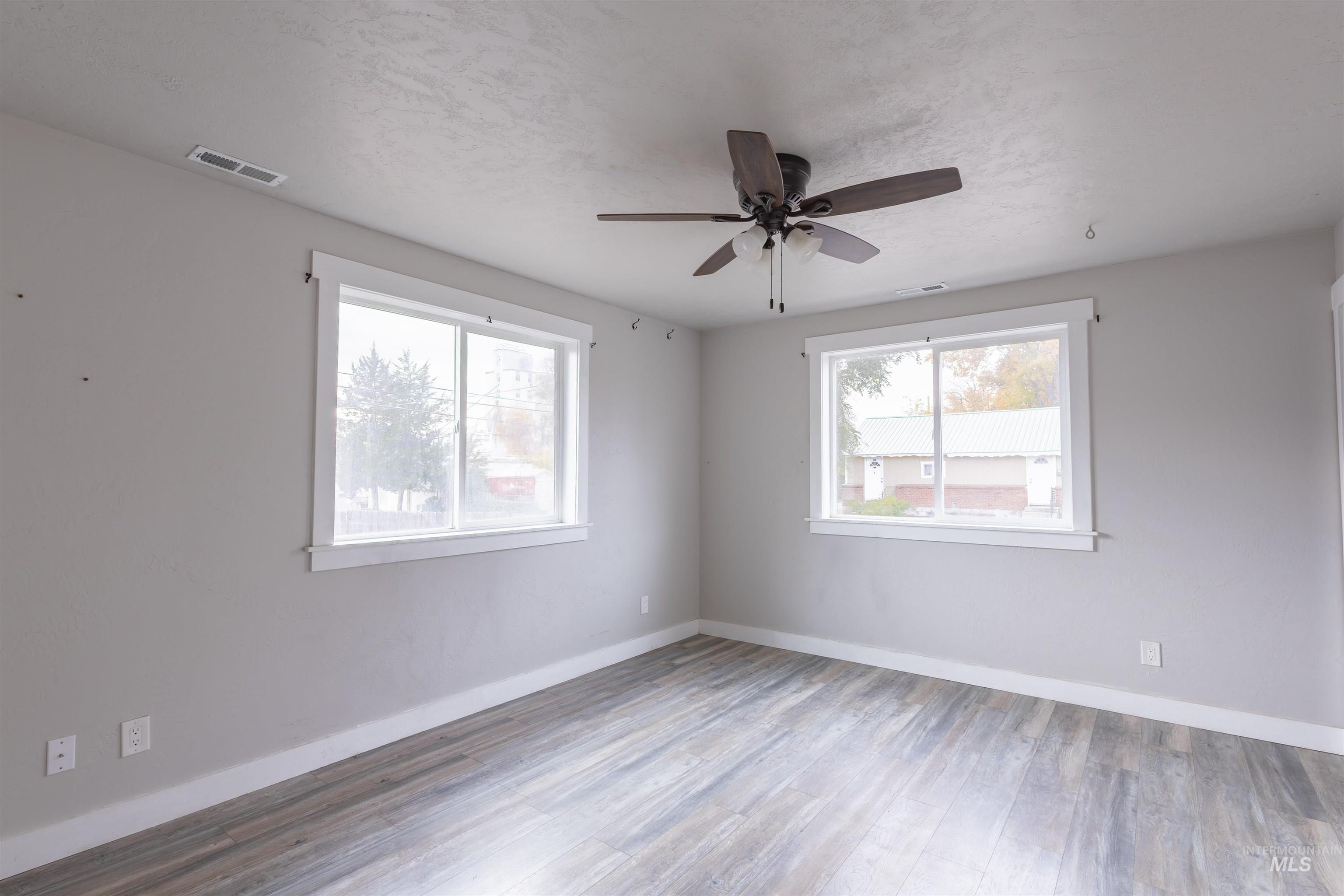 349 W Idaho St, Weiser, Idaho 83672, 3 Bedrooms, 2 Bathrooms, Residential For Sale, Price $297,000,MLS 98967442