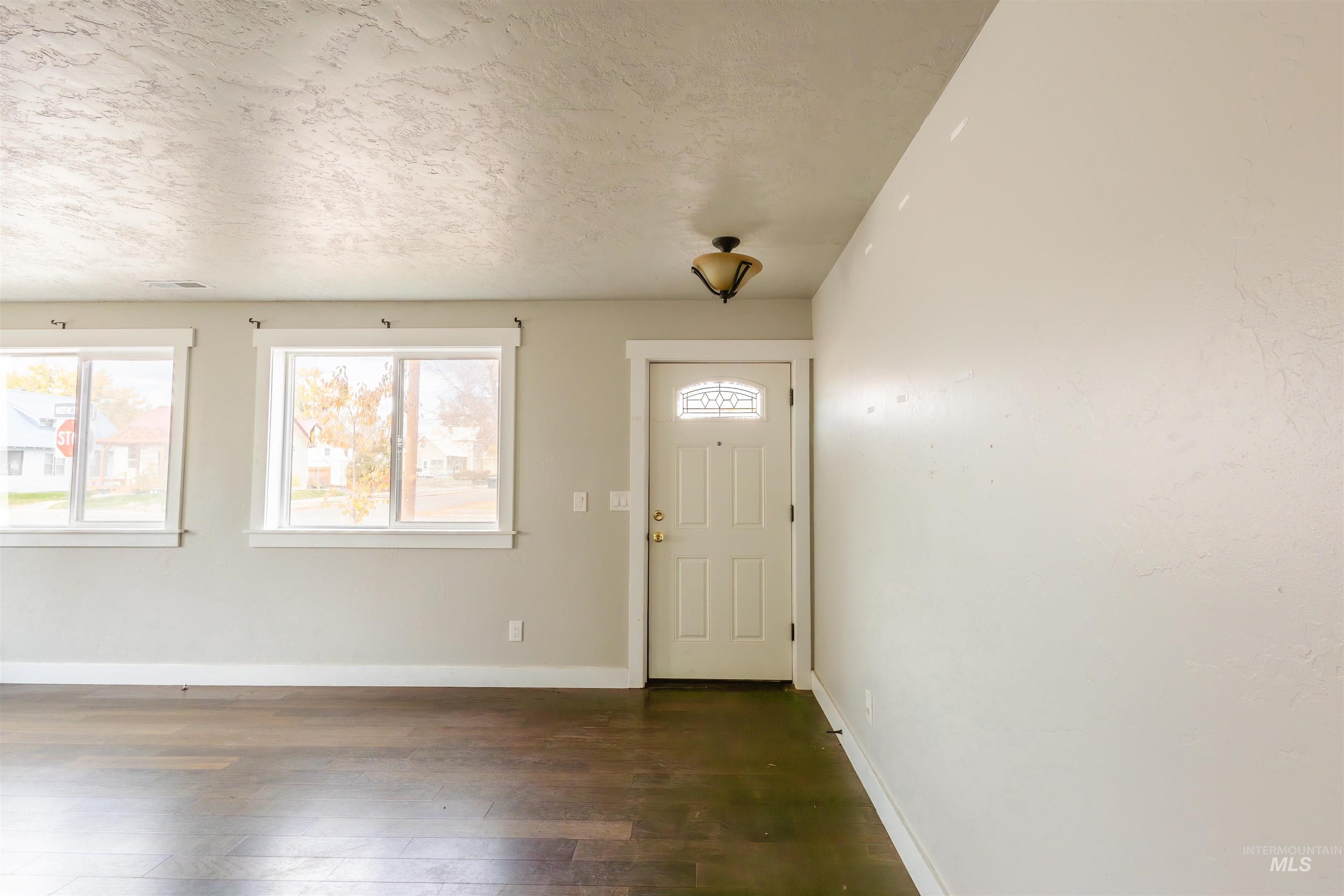 349 W Idaho St, Weiser, Idaho 83672, 3 Bedrooms, 2 Bathrooms, Residential For Sale, Price $297,000,MLS 98967442