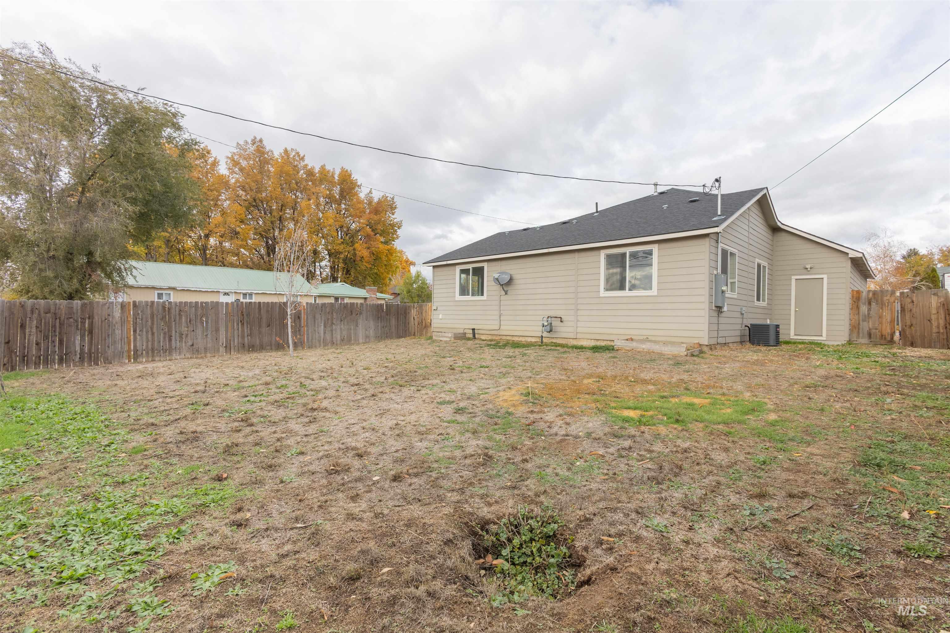 349 W Idaho St, Weiser, Idaho 83672, 3 Bedrooms, 2 Bathrooms, Residential For Sale, Price $297,000,MLS 98967442