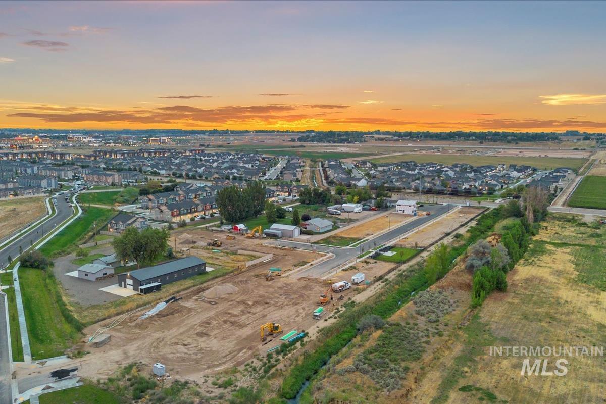 29 N Feather Reed Ave., Meridian, Idaho 83642, 3 Bedrooms, 2.5 Bathrooms, Residential For Sale, Price $619,900,MLS 98967446