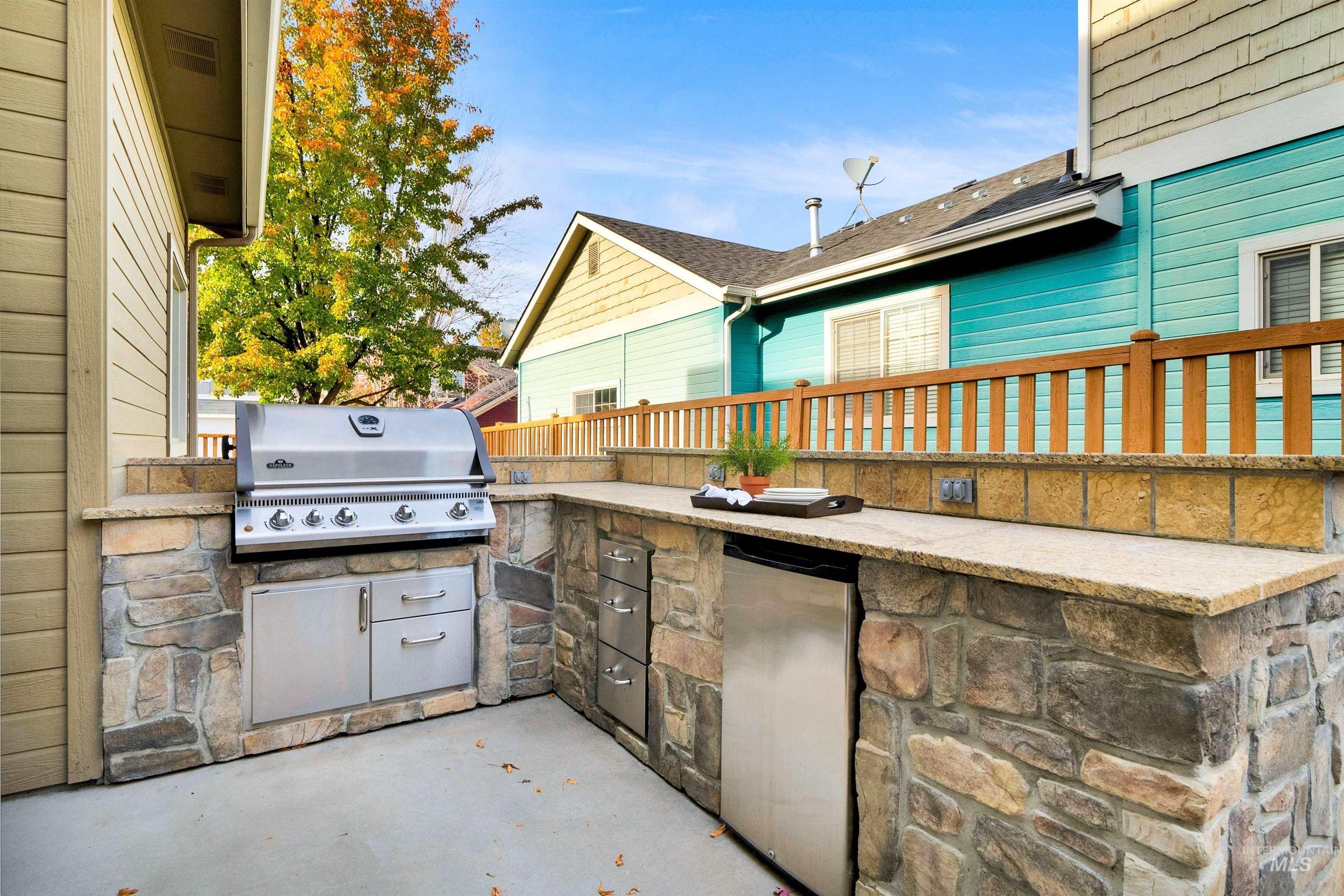 12733 N 10th Avenue, Boise, Idaho 83714-9333, 4 Bedrooms, 2.5 Bathrooms, Residential For Sale, Price $634,900,MLS 98967454