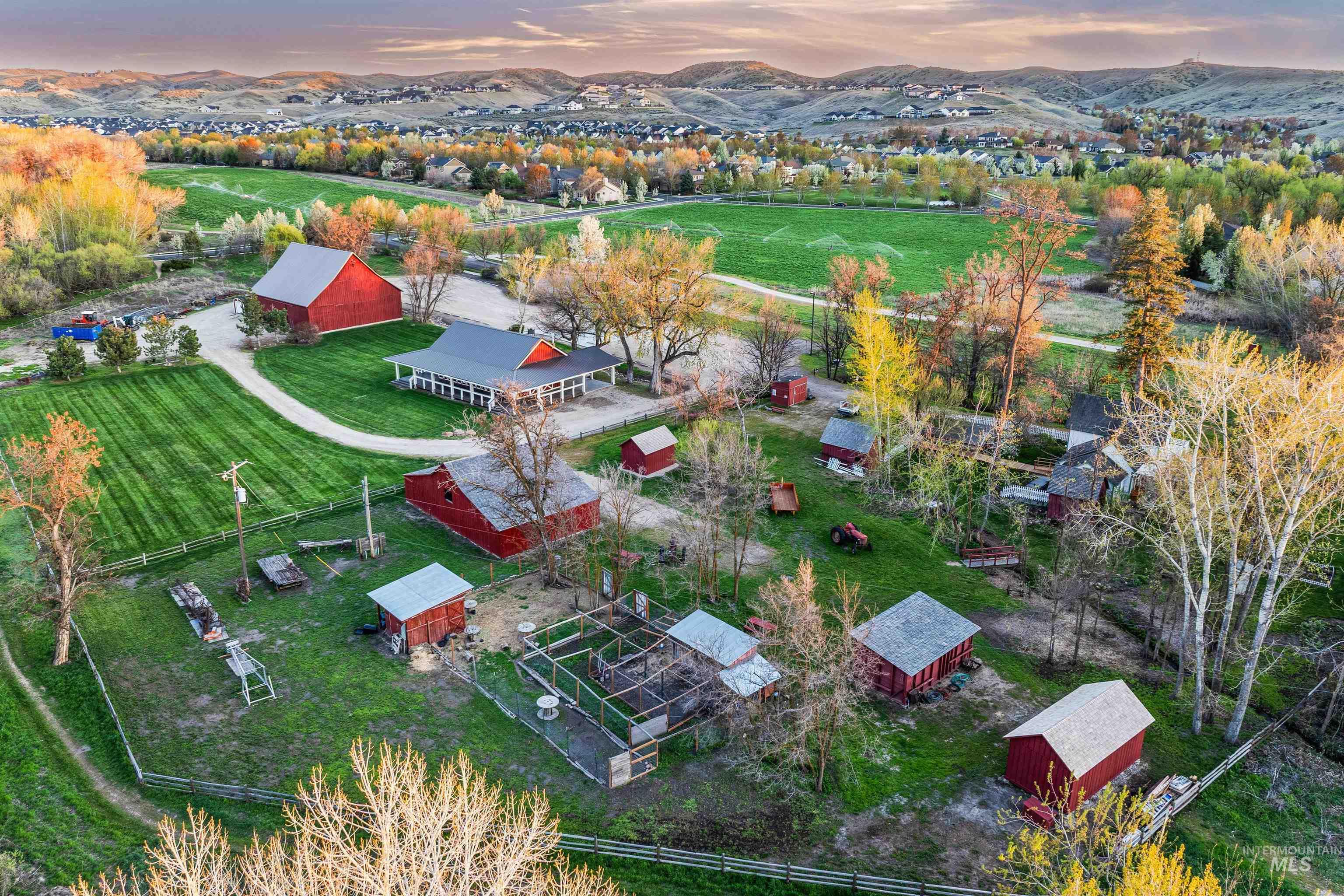 12733 N 10th Avenue, Boise, Idaho 83714-9333, 4 Bedrooms, 2.5 Bathrooms, Residential For Sale, Price $634,900,MLS 98967454