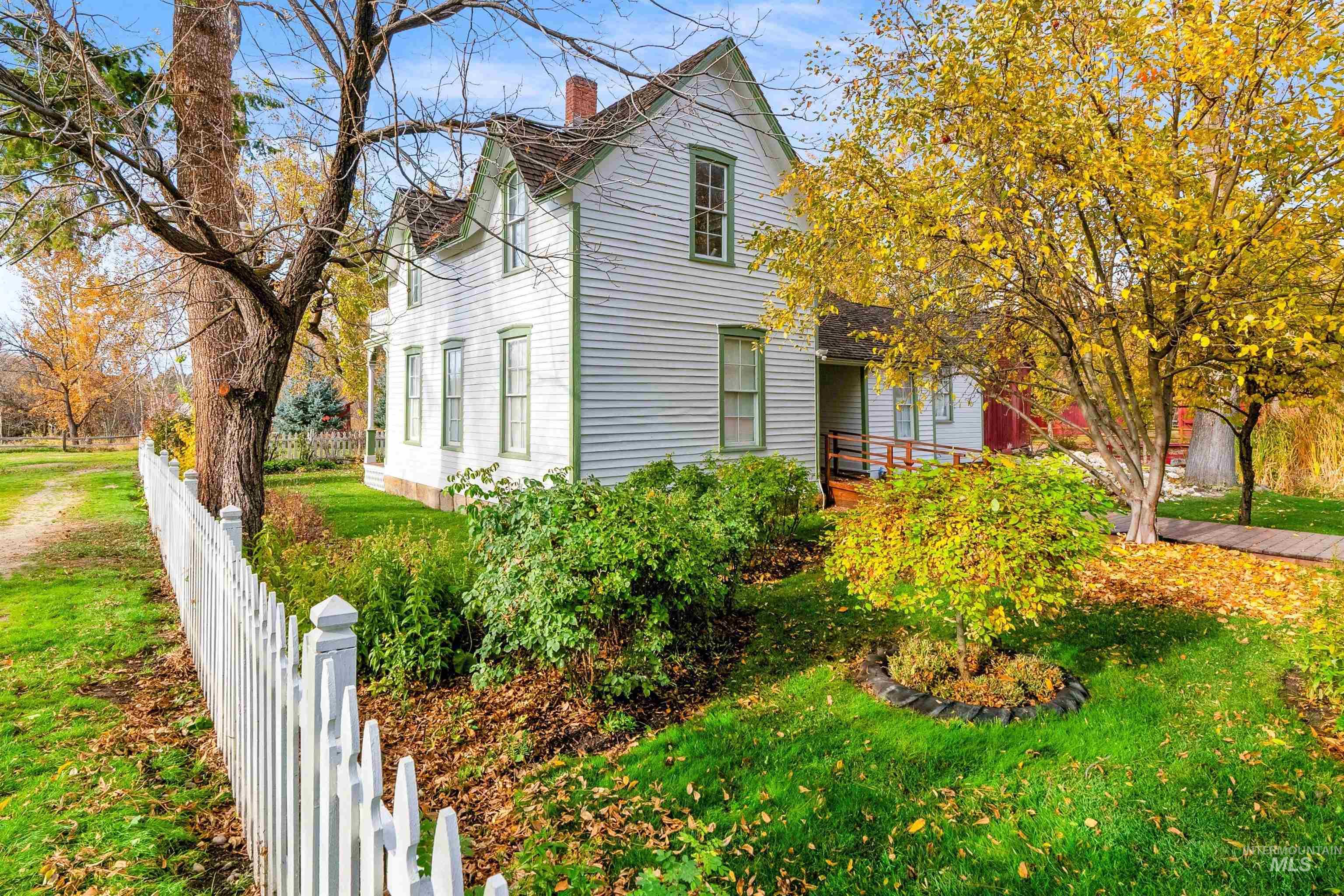 12733 N 10th Avenue, Boise, Idaho 83714-9333, 4 Bedrooms, 2.5 Bathrooms, Residential For Sale, Price $634,900,MLS 98967454