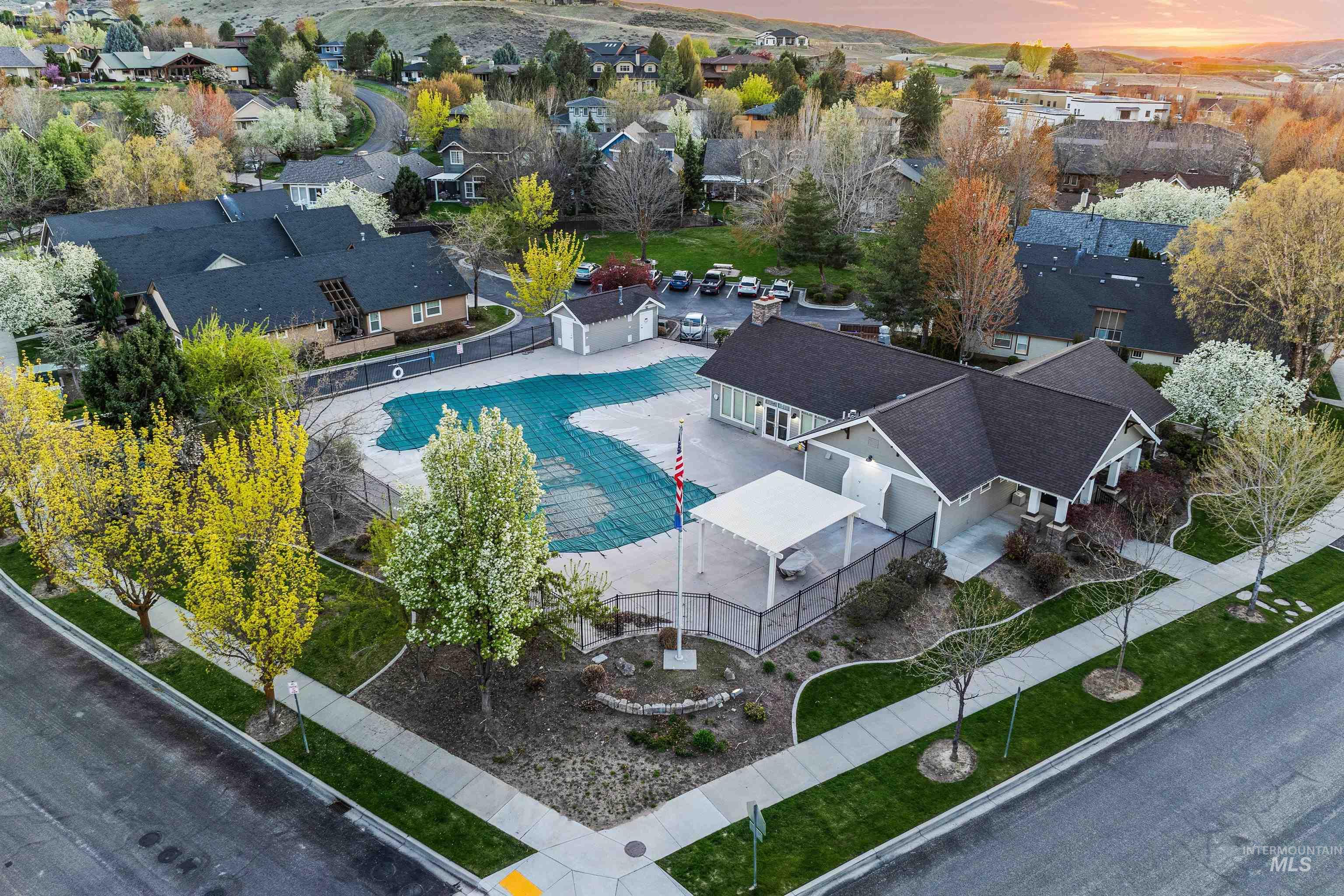 12733 N 10th Avenue, Boise, Idaho 83714-9333, 4 Bedrooms, 2.5 Bathrooms, Residential For Sale, Price $634,900,MLS 98967454