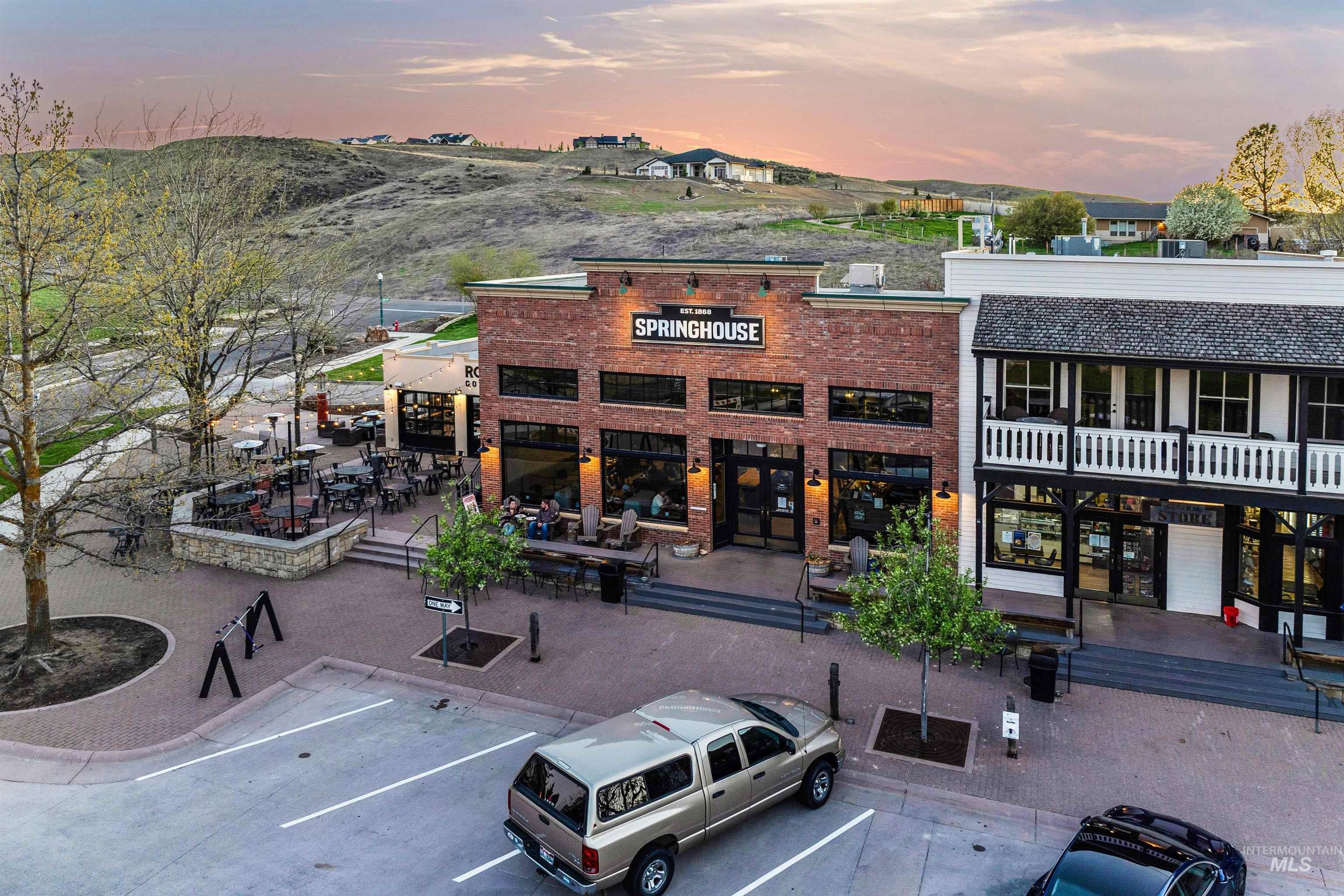 12733 N 10th Avenue, Boise, Idaho 83714-9333, 4 Bedrooms, 2.5 Bathrooms, Residential For Sale, Price $634,900,MLS 98967454