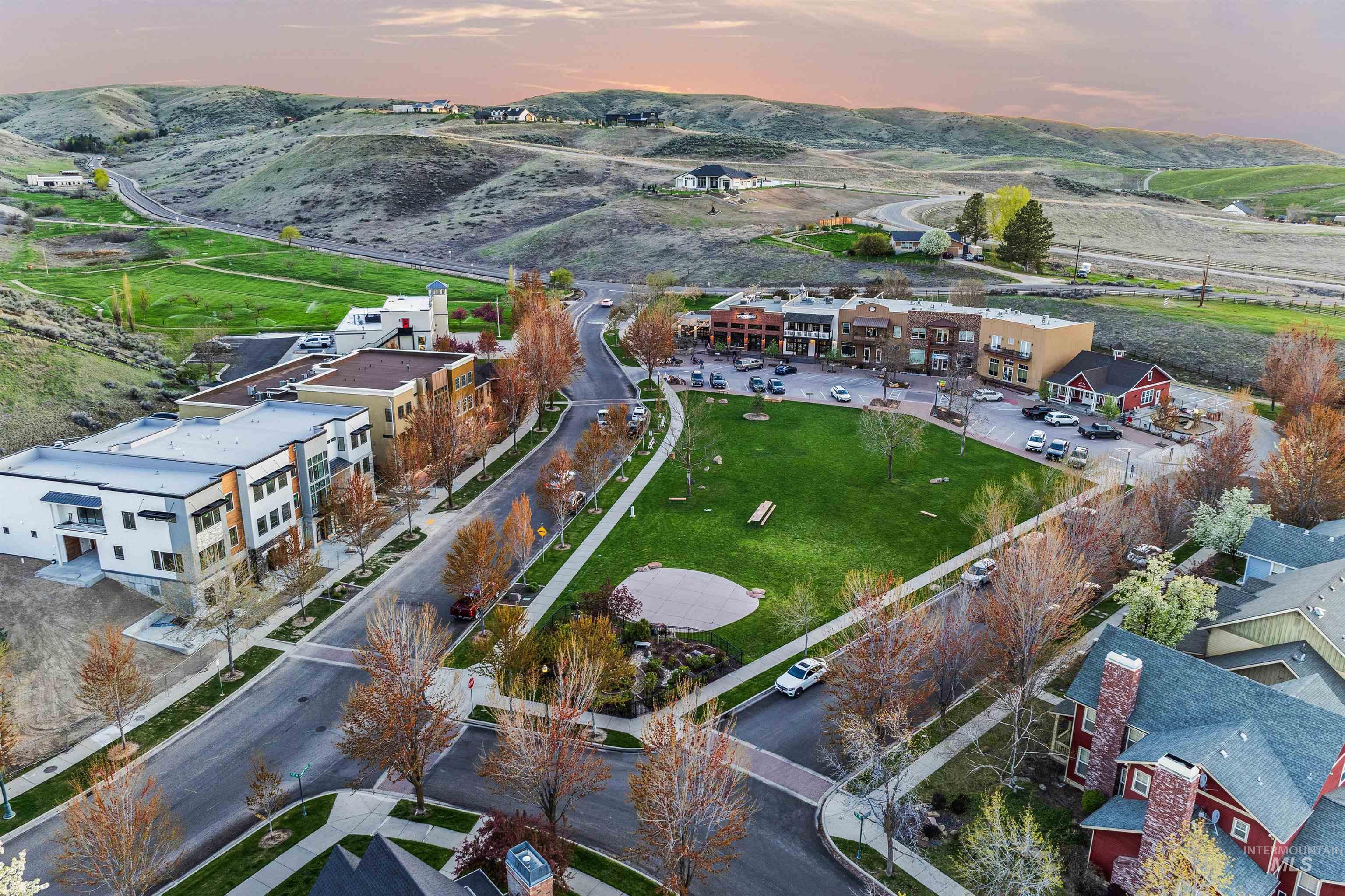 12733 N 10th Avenue, Boise, Idaho 83714-9333, 4 Bedrooms, 2.5 Bathrooms, Residential For Sale, Price $634,900,MLS 98967454