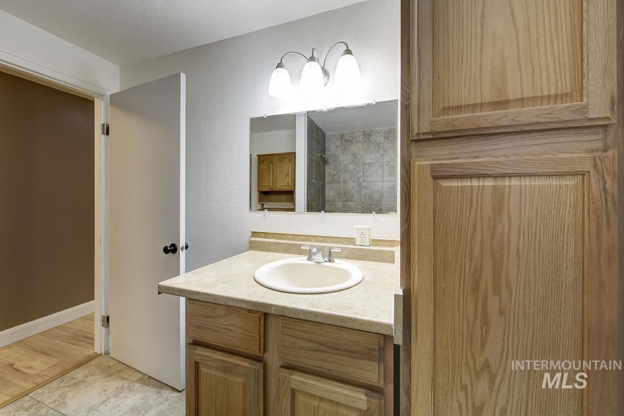 5101 N Sunderland, Boise, Idaho 83704, 5 Bedrooms, 3.5 Bathrooms, Residential For Sale, Price $650,000,MLS 98967459