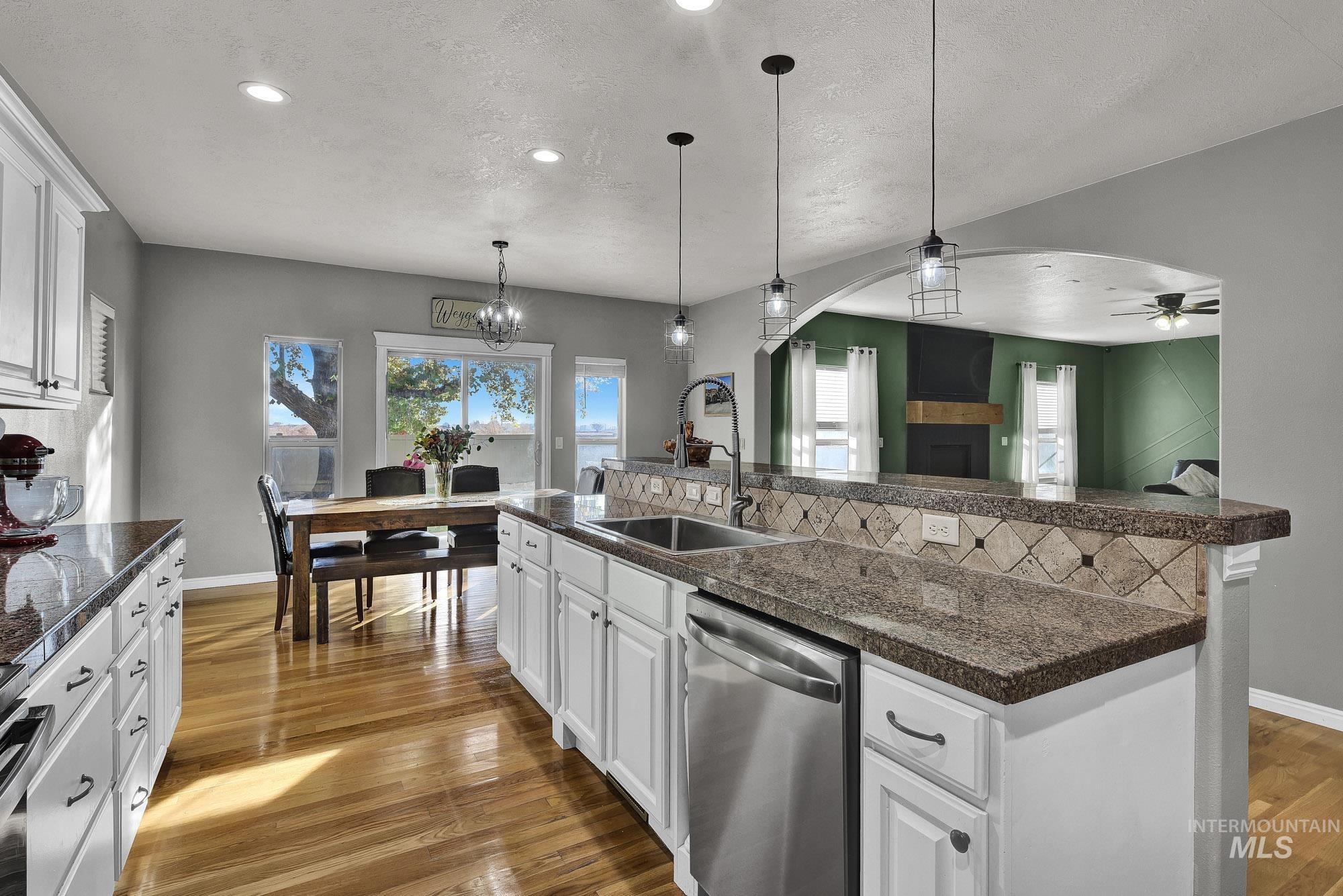 10817 Cloudless St, Nampa, Idaho 83687, 5 Bedrooms, 2.5 Bathrooms, Residential For Sale, Price $469,000,MLS 98967461