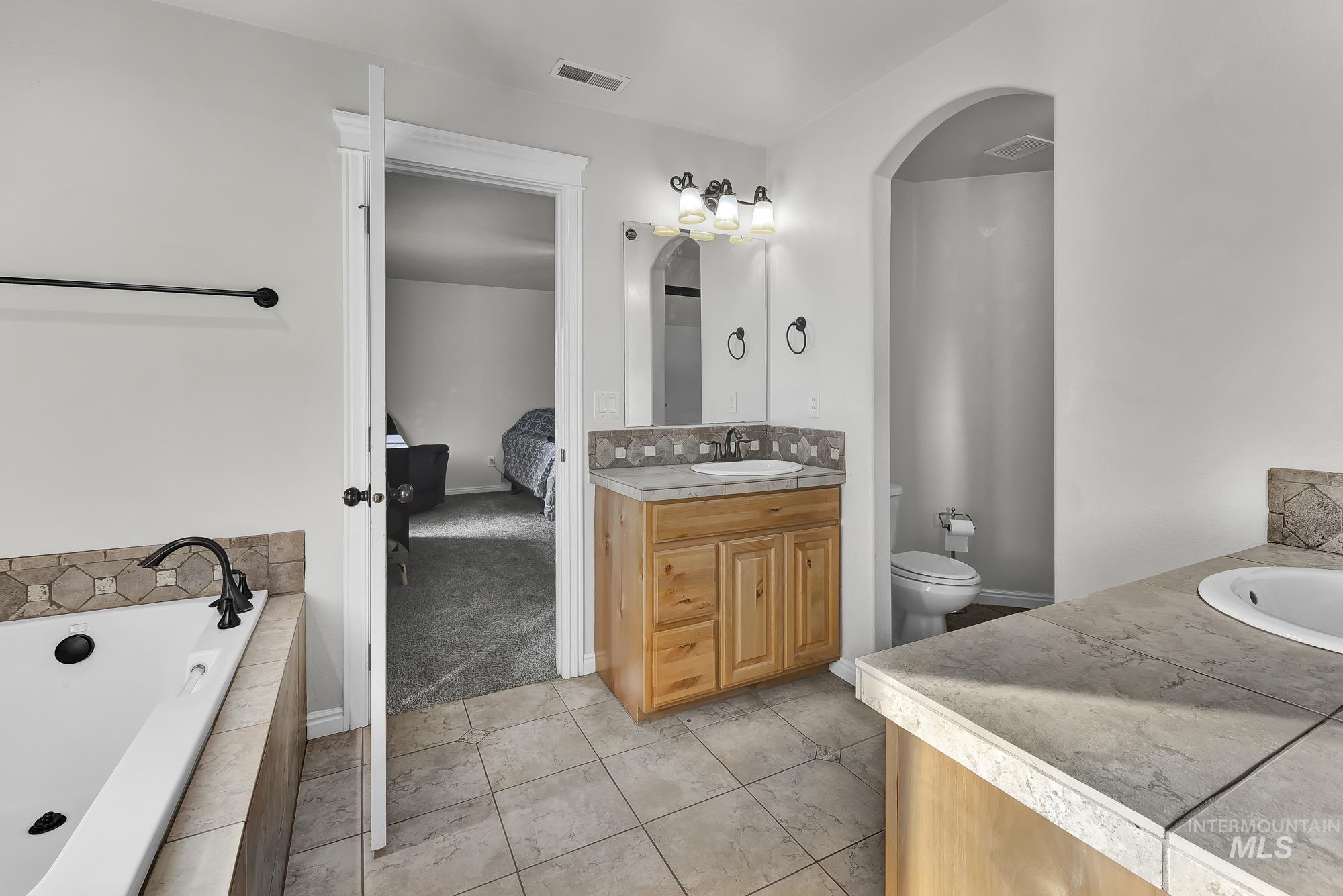 10817 Cloudless St, Nampa, Idaho 83687, 5 Bedrooms, 2.5 Bathrooms, Residential For Sale, Price $469,000,MLS 98967461