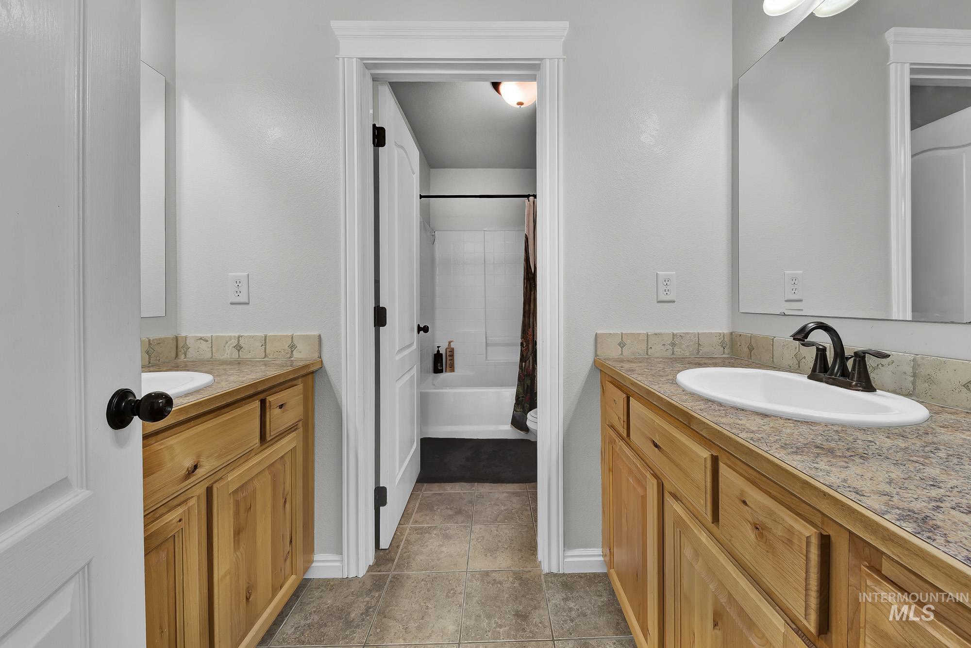 10817 Cloudless St, Nampa, Idaho 83687, 5 Bedrooms, 2.5 Bathrooms, Residential For Sale, Price $469,000,MLS 98967461