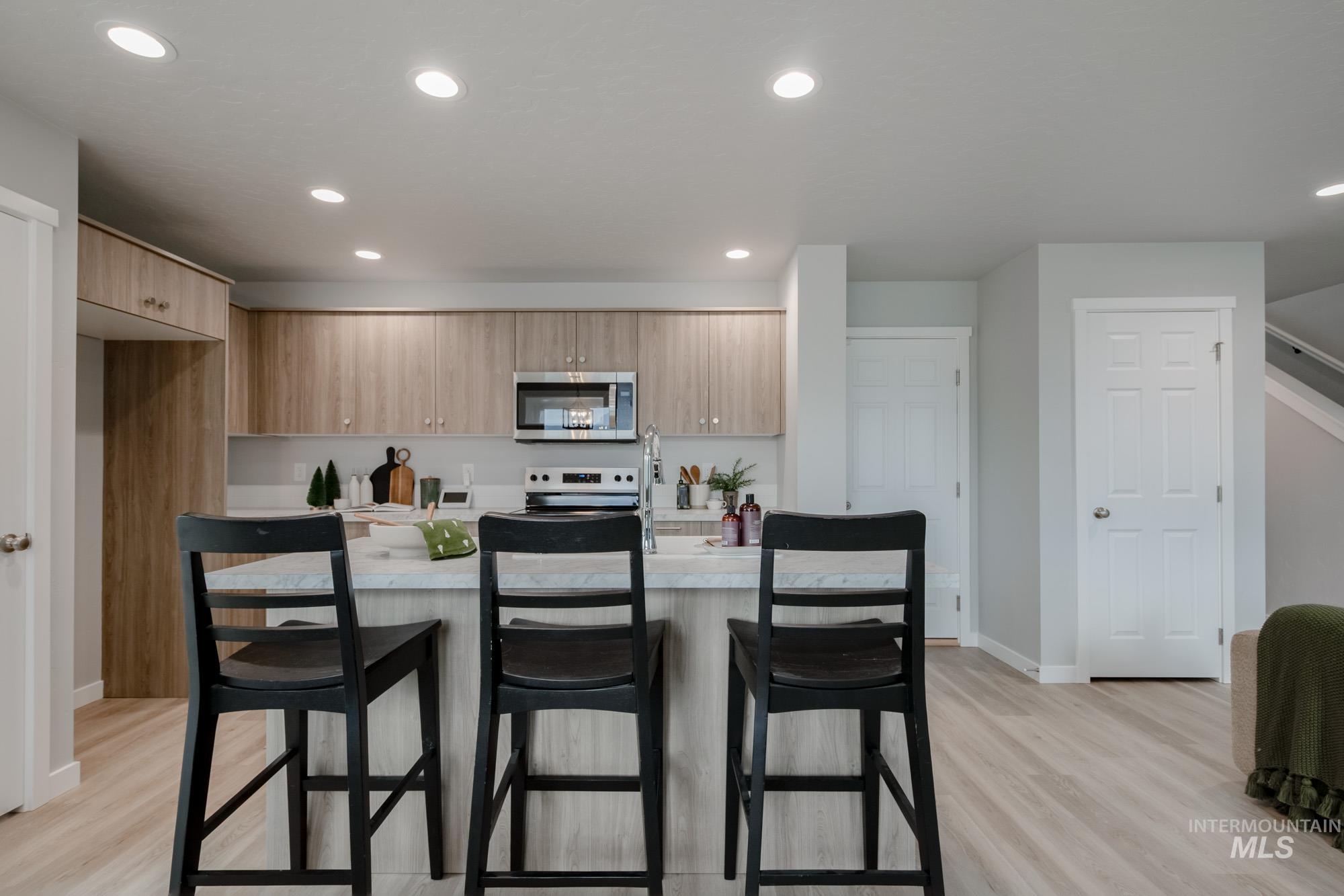 237 Caribou Ct, Horseshoe Bend, Idaho 83629, 3 Bedrooms, 2.5 Bathrooms, Residential For Sale, Price $389,990,MLS 98967465