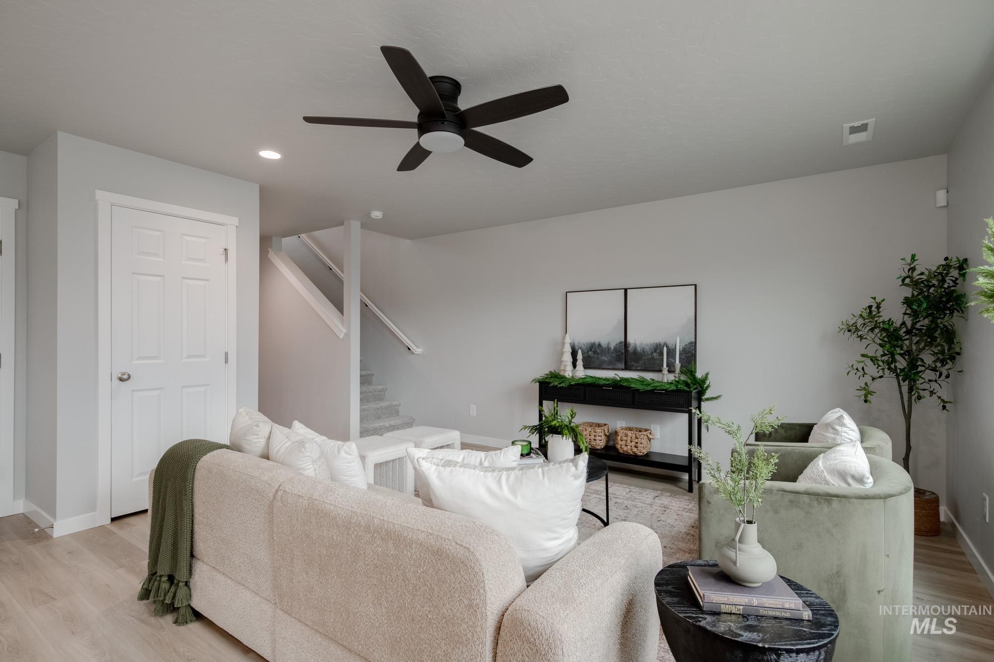 237 Caribou Ct, Horseshoe Bend, Idaho 83629, 3 Bedrooms, 2.5 Bathrooms, Residential For Sale, Price $389,990,MLS 98967465