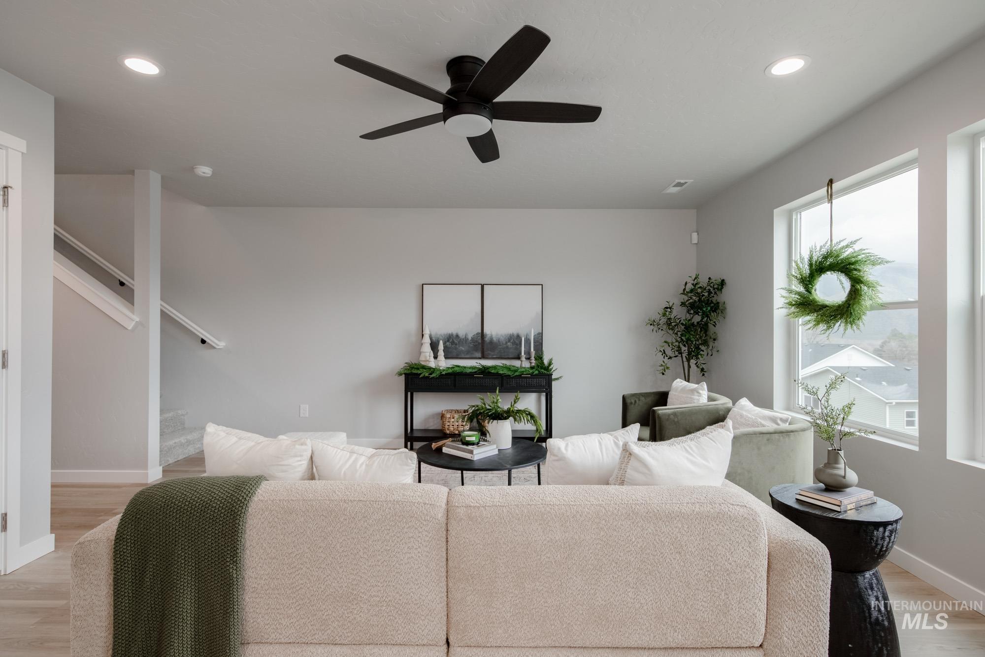 237 Caribou Ct, Horseshoe Bend, Idaho 83629, 3 Bedrooms, 2.5 Bathrooms, Residential For Sale, Price $389,990,MLS 98967465