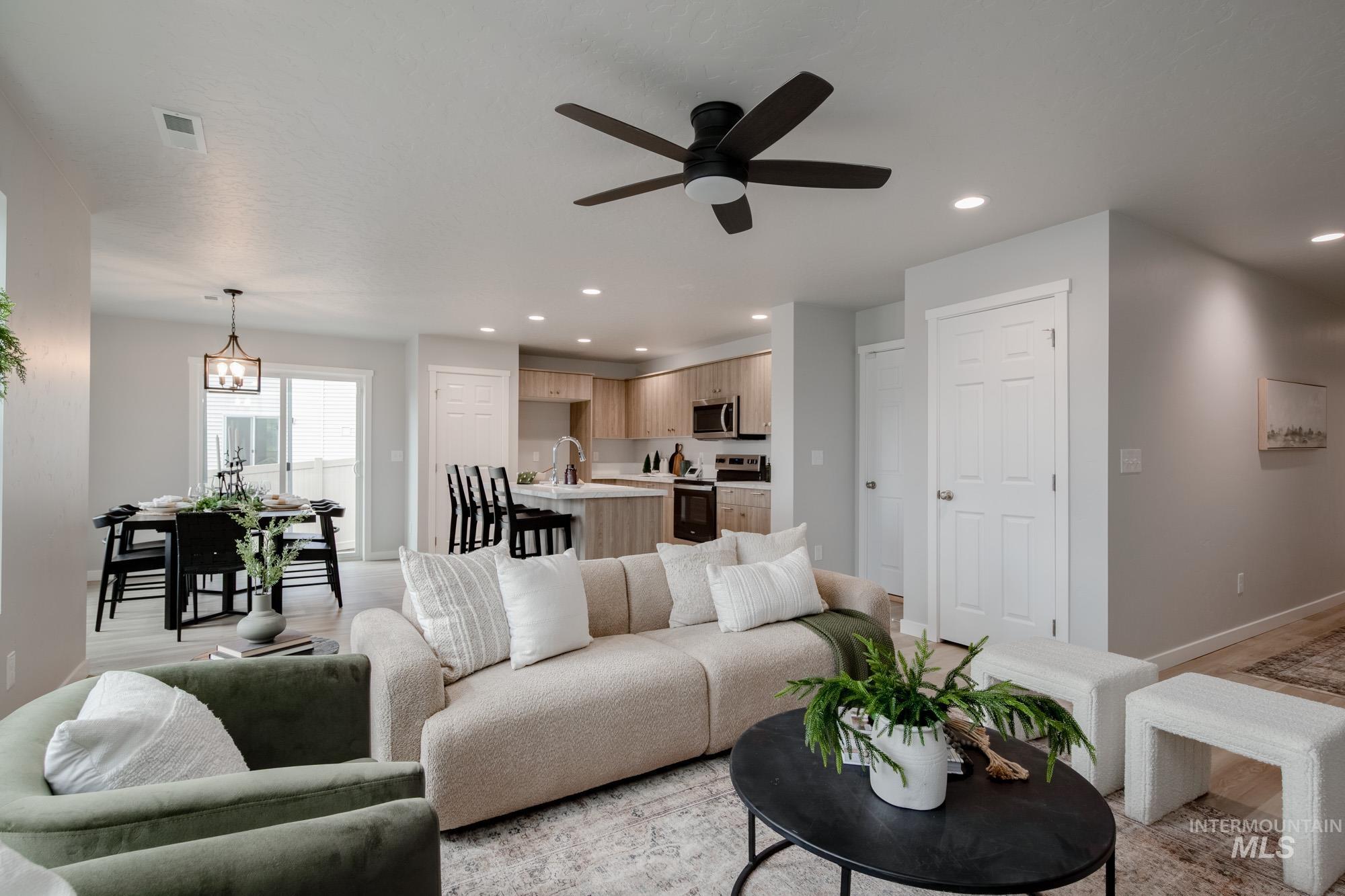 237 Caribou Ct, Horseshoe Bend, Idaho 83629, 3 Bedrooms, 2.5 Bathrooms, Residential For Sale, Price $389,990,MLS 98967465