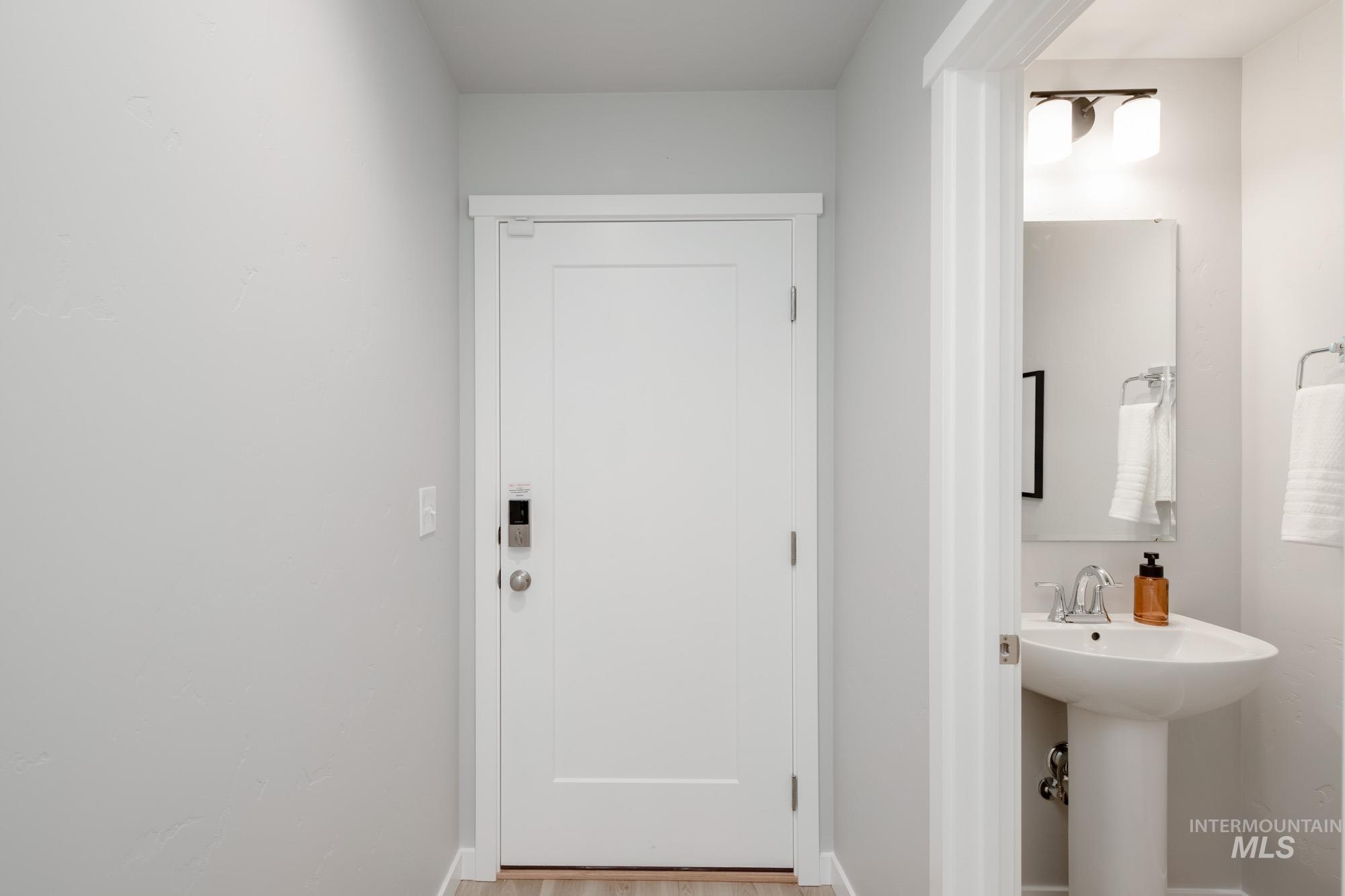 237 Caribou Ct, Horseshoe Bend, Idaho 83629, 3 Bedrooms, 2.5 Bathrooms, Residential For Sale, Price $389,990,MLS 98967465