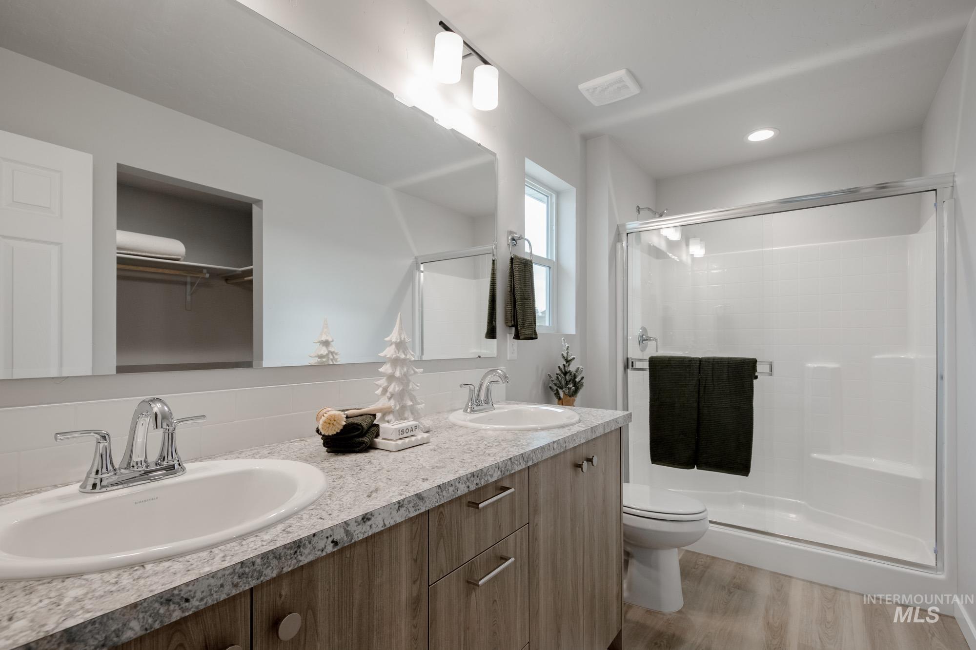 237 Caribou Ct, Horseshoe Bend, Idaho 83629, 3 Bedrooms, 2.5 Bathrooms, Residential For Sale, Price $389,990,MLS 98967465