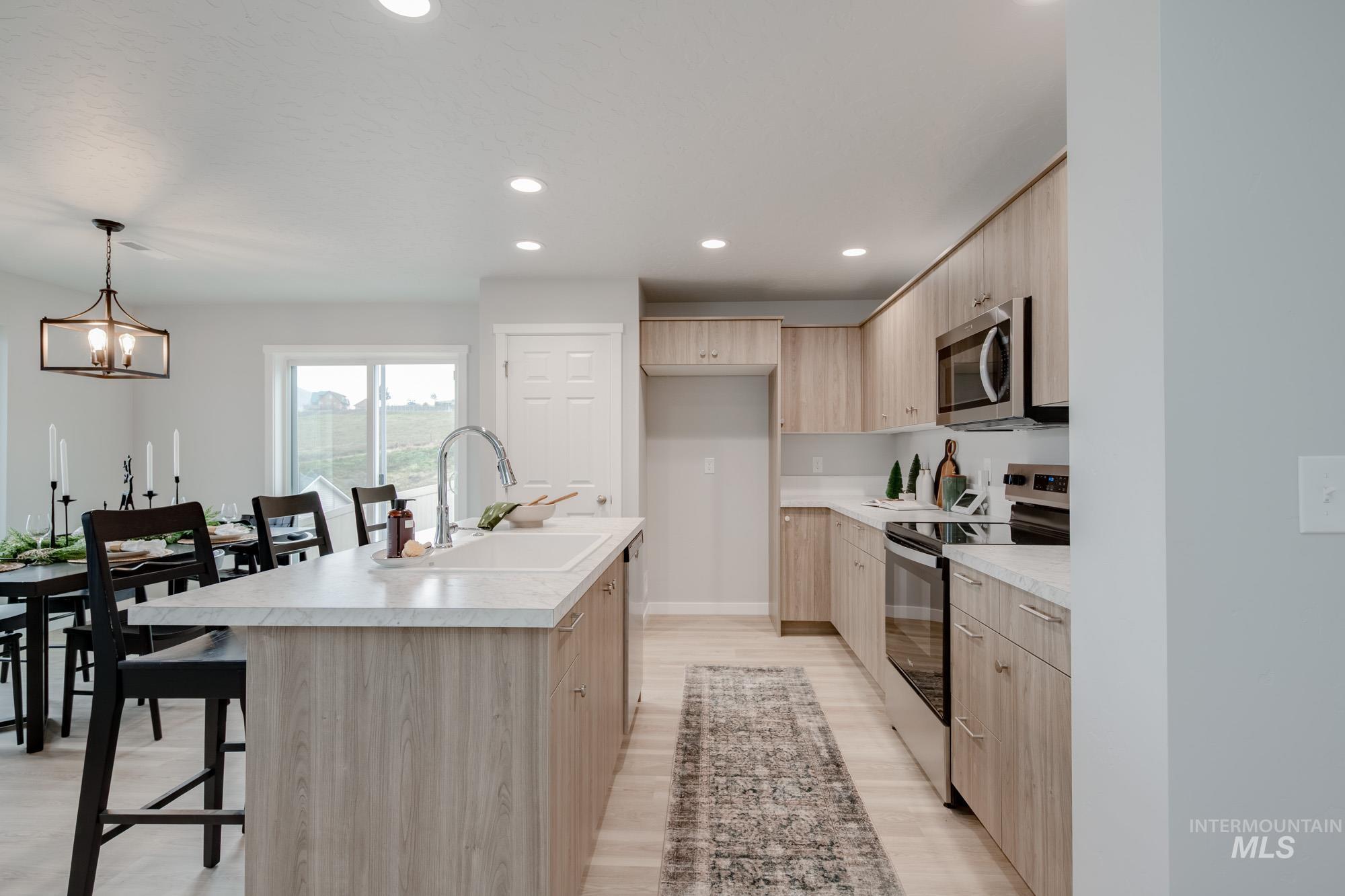 237 Caribou Ct, Horseshoe Bend, Idaho 83629, 3 Bedrooms, 2.5 Bathrooms, Residential For Sale, Price $389,990,MLS 98967465