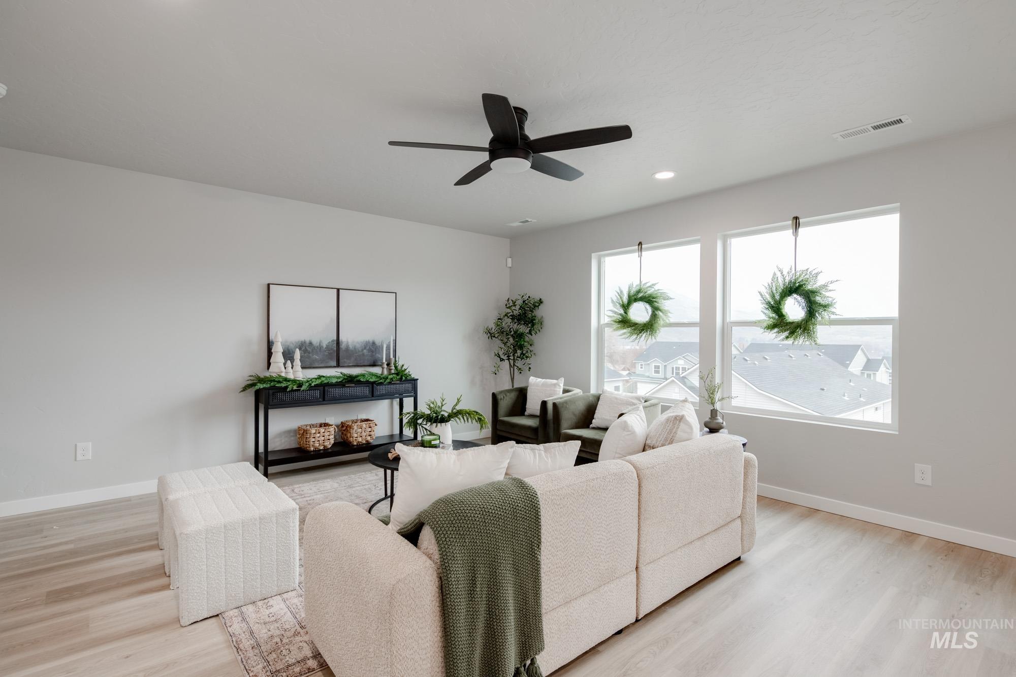 237 Caribou Ct, Horseshoe Bend, Idaho 83629, 3 Bedrooms, 2.5 Bathrooms, Residential For Sale, Price $389,990,MLS 98967465