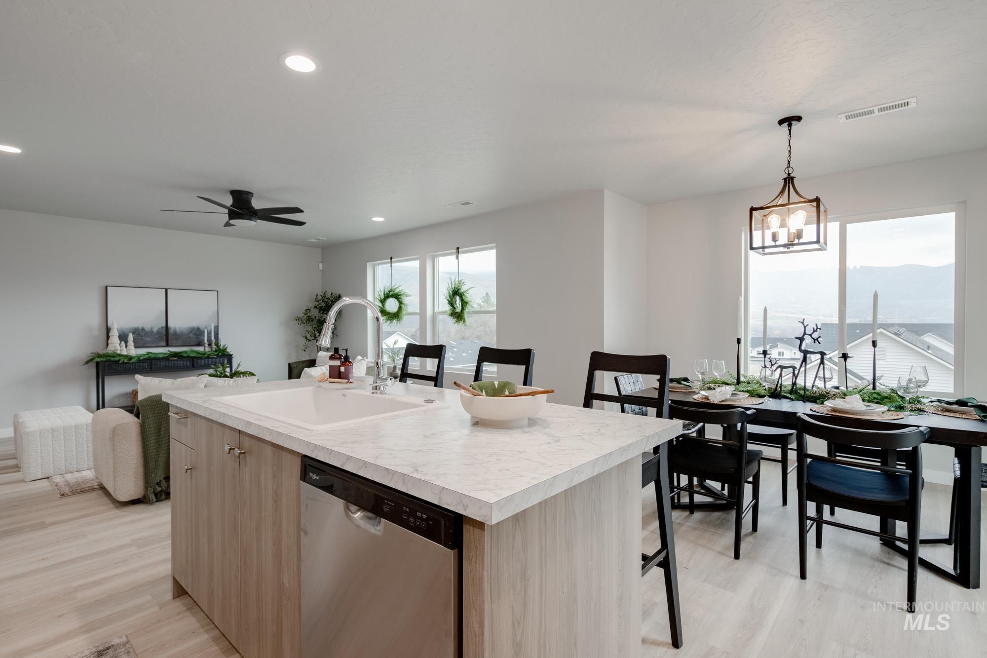 237 Caribou Ct, Horseshoe Bend, Idaho 83629, 3 Bedrooms, 2.5 Bathrooms, Residential For Sale, Price $389,990,MLS 98967465