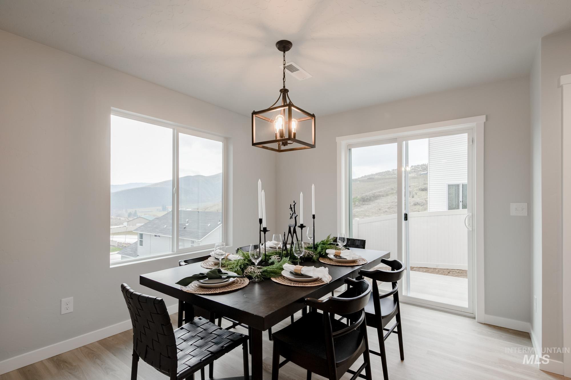 237 Caribou Ct, Horseshoe Bend, Idaho 83629, 3 Bedrooms, 2.5 Bathrooms, Residential For Sale, Price $389,990,MLS 98967465