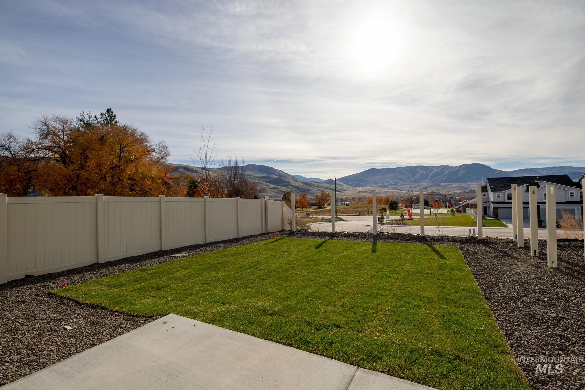 215 Moose St, Horseshoe Bend, Idaho 83629, 3 Bedrooms, 2.5 Bathrooms, Residential For Sale, Price $344,990,MLS 98967466