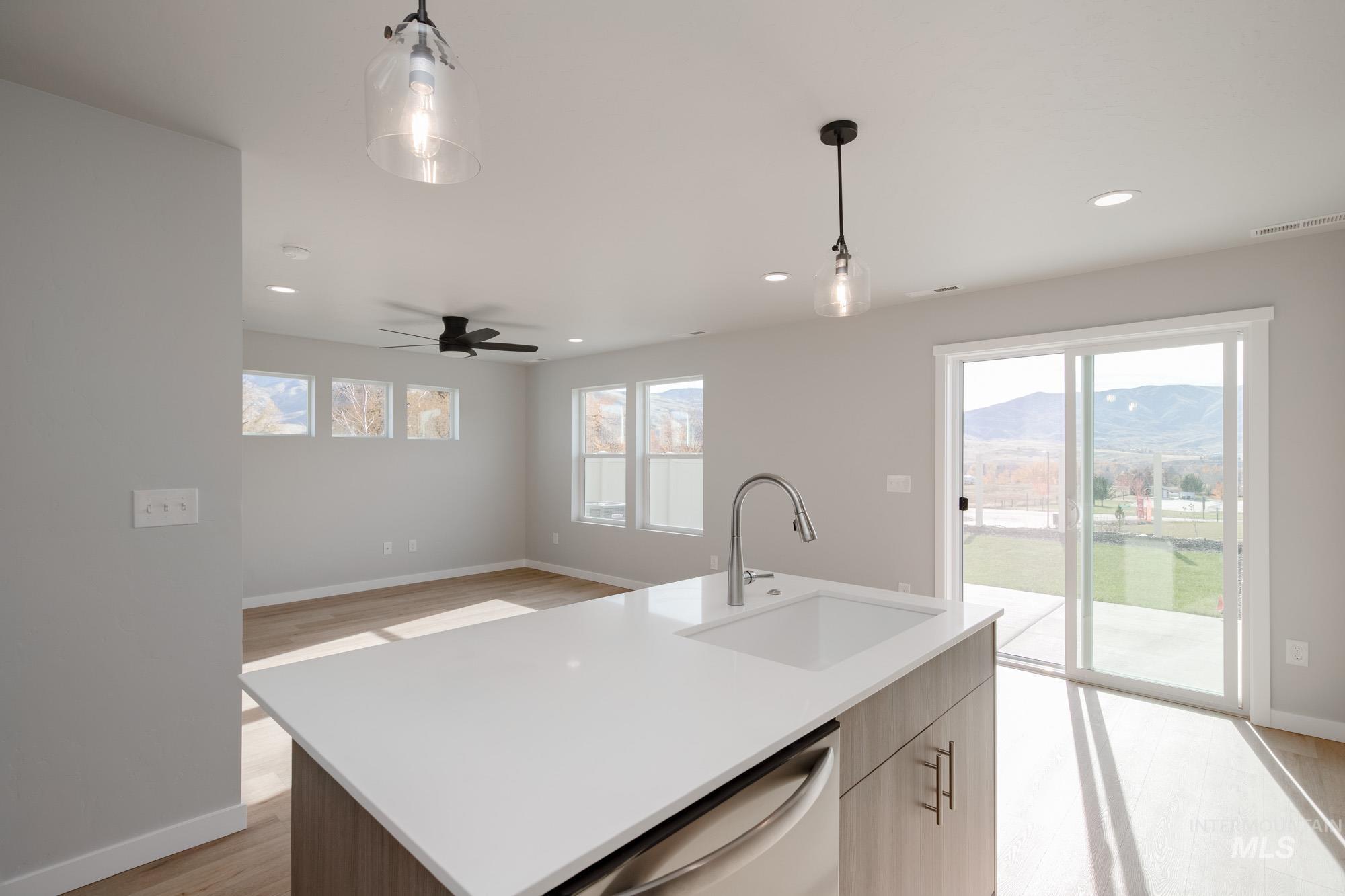 215 Moose St, Horseshoe Bend, Idaho 83629, 3 Bedrooms, 2.5 Bathrooms, Residential For Sale, Price $344,990,MLS 98967466