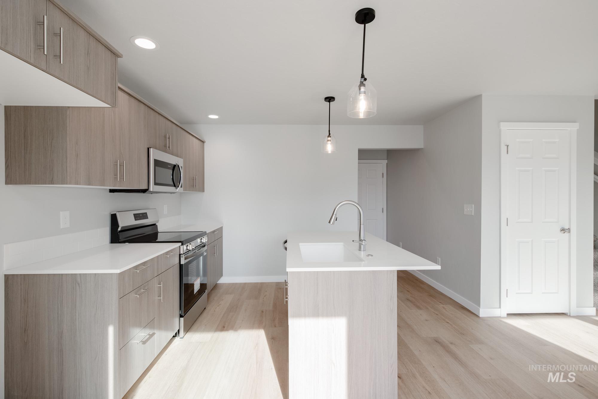 215 Moose St, Horseshoe Bend, Idaho 83629, 3 Bedrooms, 2.5 Bathrooms, Residential For Sale, Price $344,990,MLS 98967466