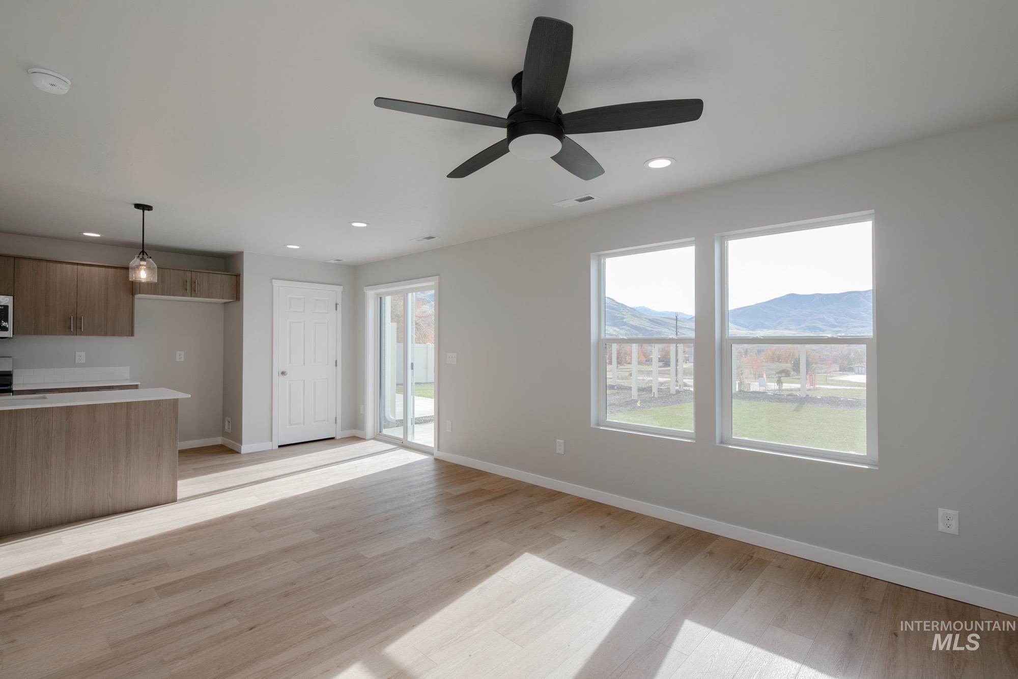 217 Moose St, Horseshoe Bend, Idaho 83629, 3 Bedrooms, 2.5 Bathrooms, Residential For Sale, Price $344,990,MLS 98967469