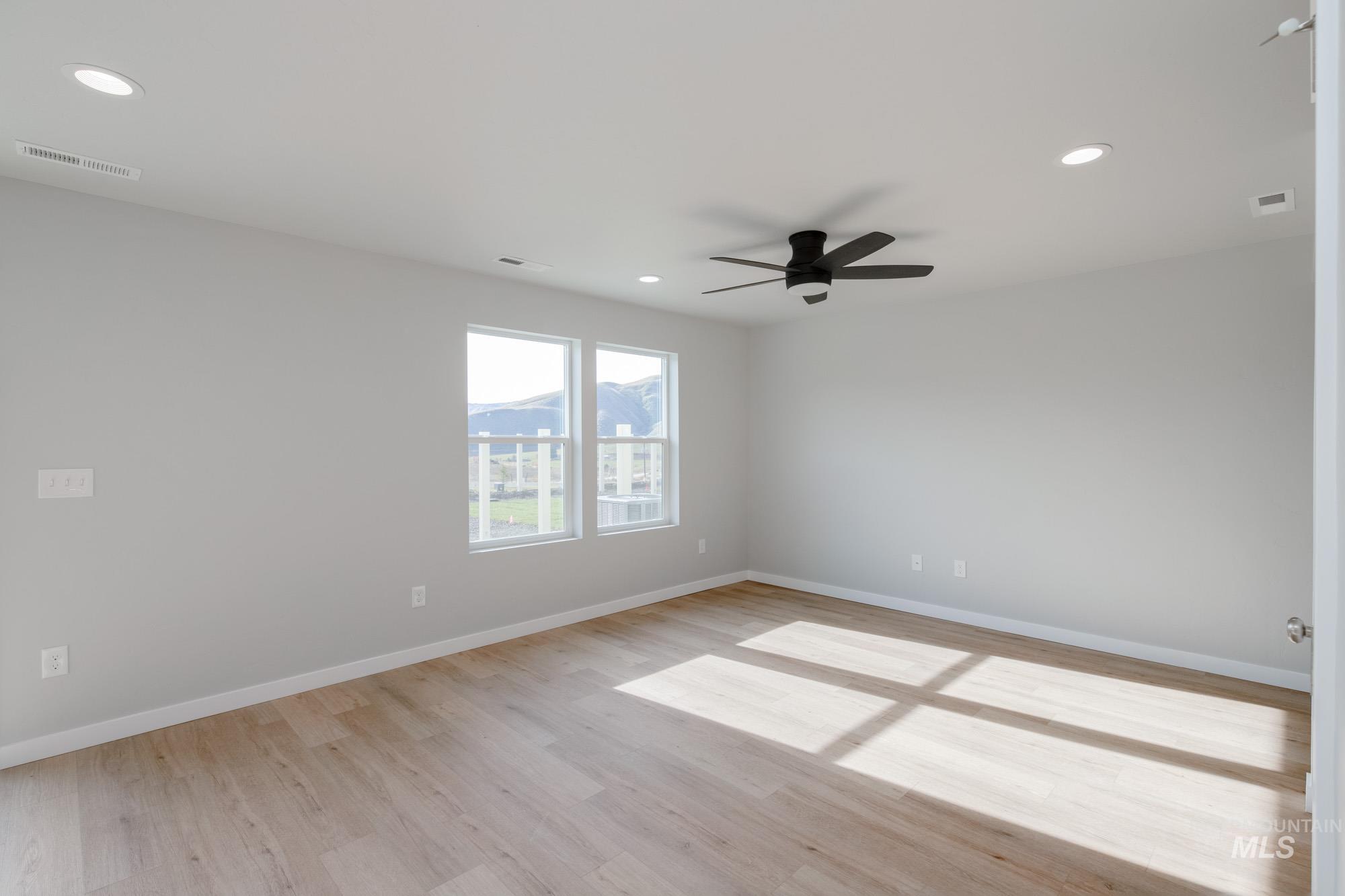 217 Moose St, Horseshoe Bend, Idaho 83629, 3 Bedrooms, 2.5 Bathrooms, Residential For Sale, Price $344,990,MLS 98967469