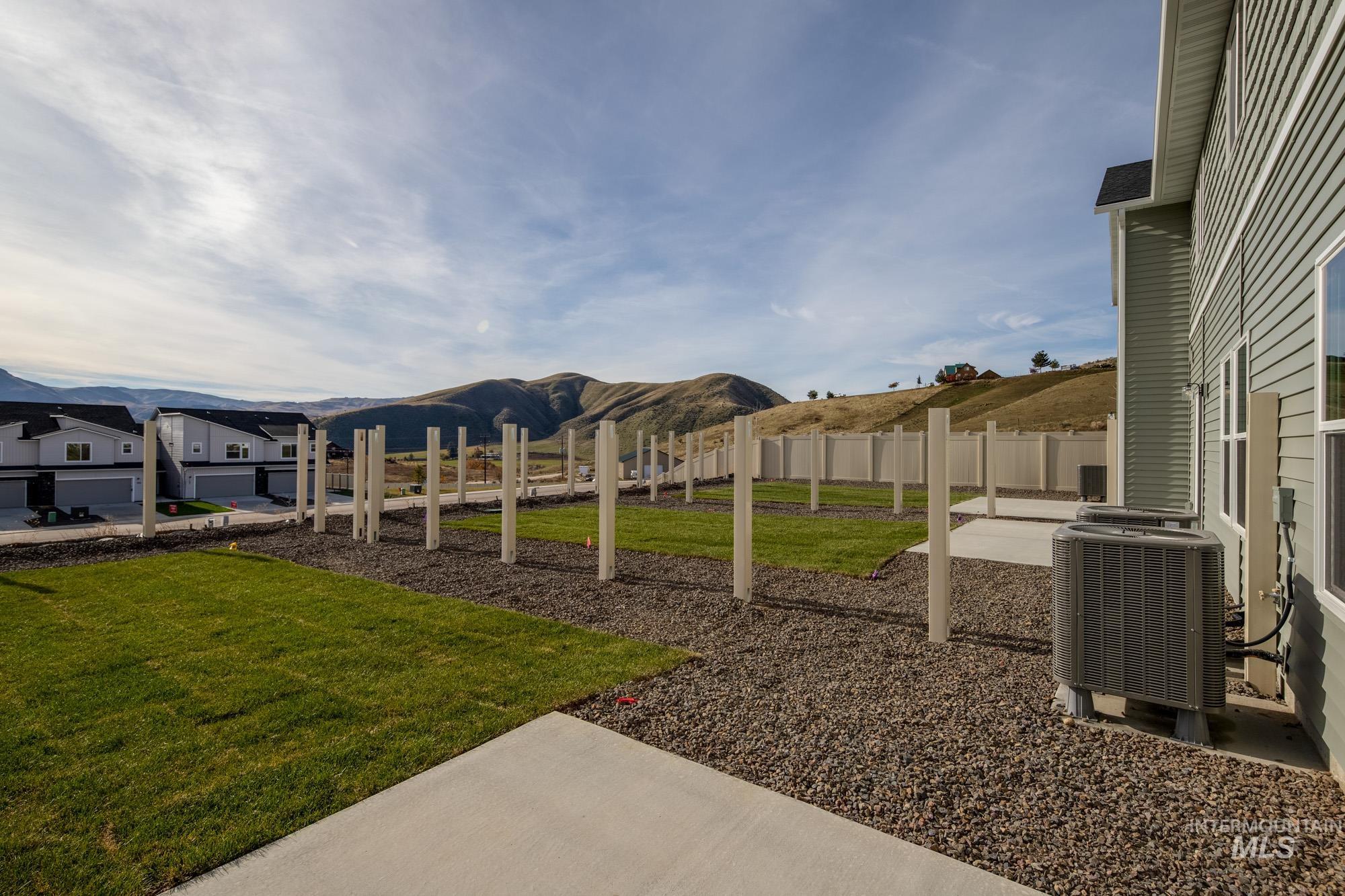 217 Moose St, Horseshoe Bend, Idaho 83629, 3 Bedrooms, 2.5 Bathrooms, Residential For Sale, Price $344,990,MLS 98967469