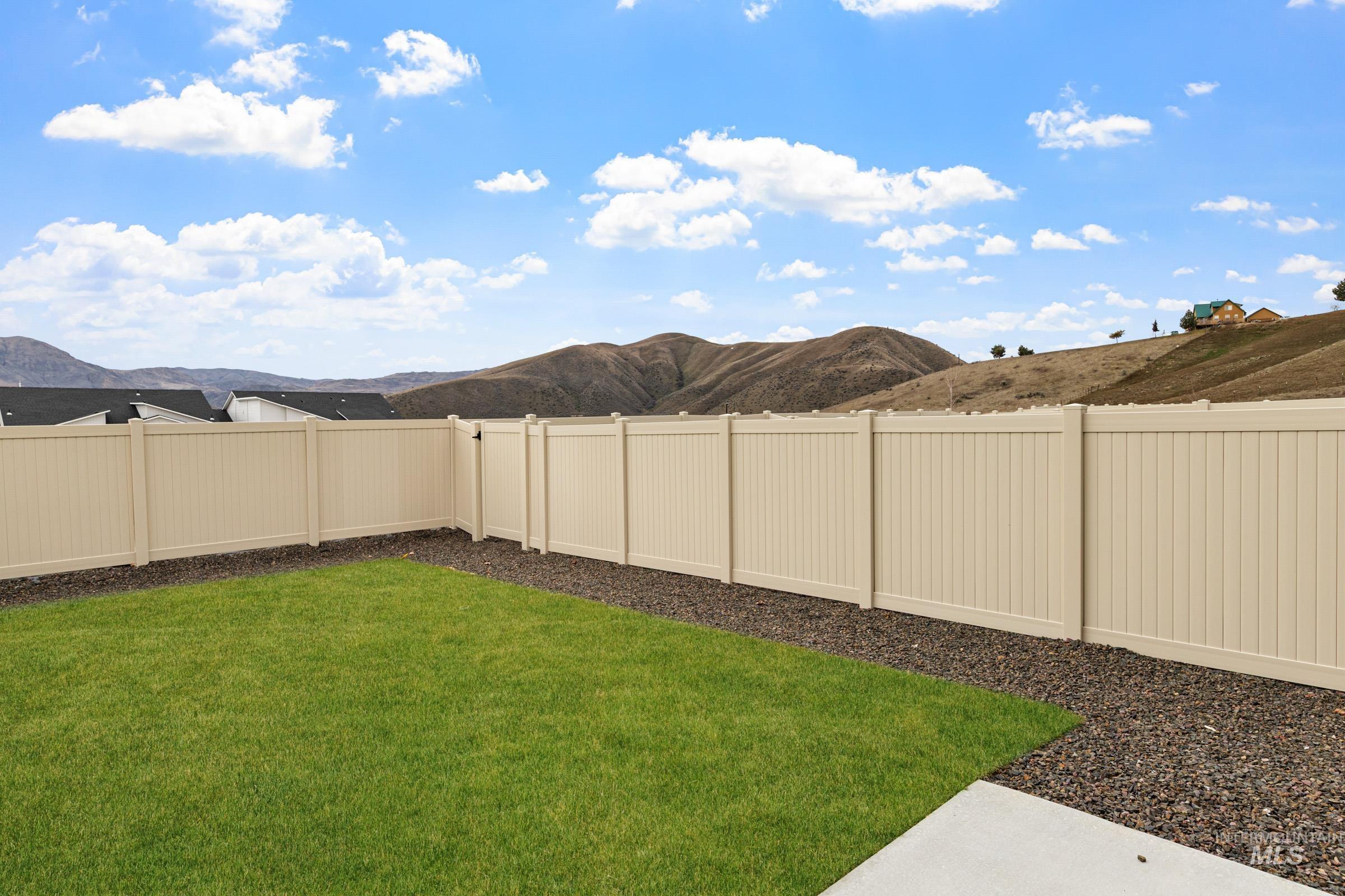 217 Moose St, Horseshoe Bend, Idaho 83629, 3 Bedrooms, 2.5 Bathrooms, Residential For Sale, Price $344,990, 98967469