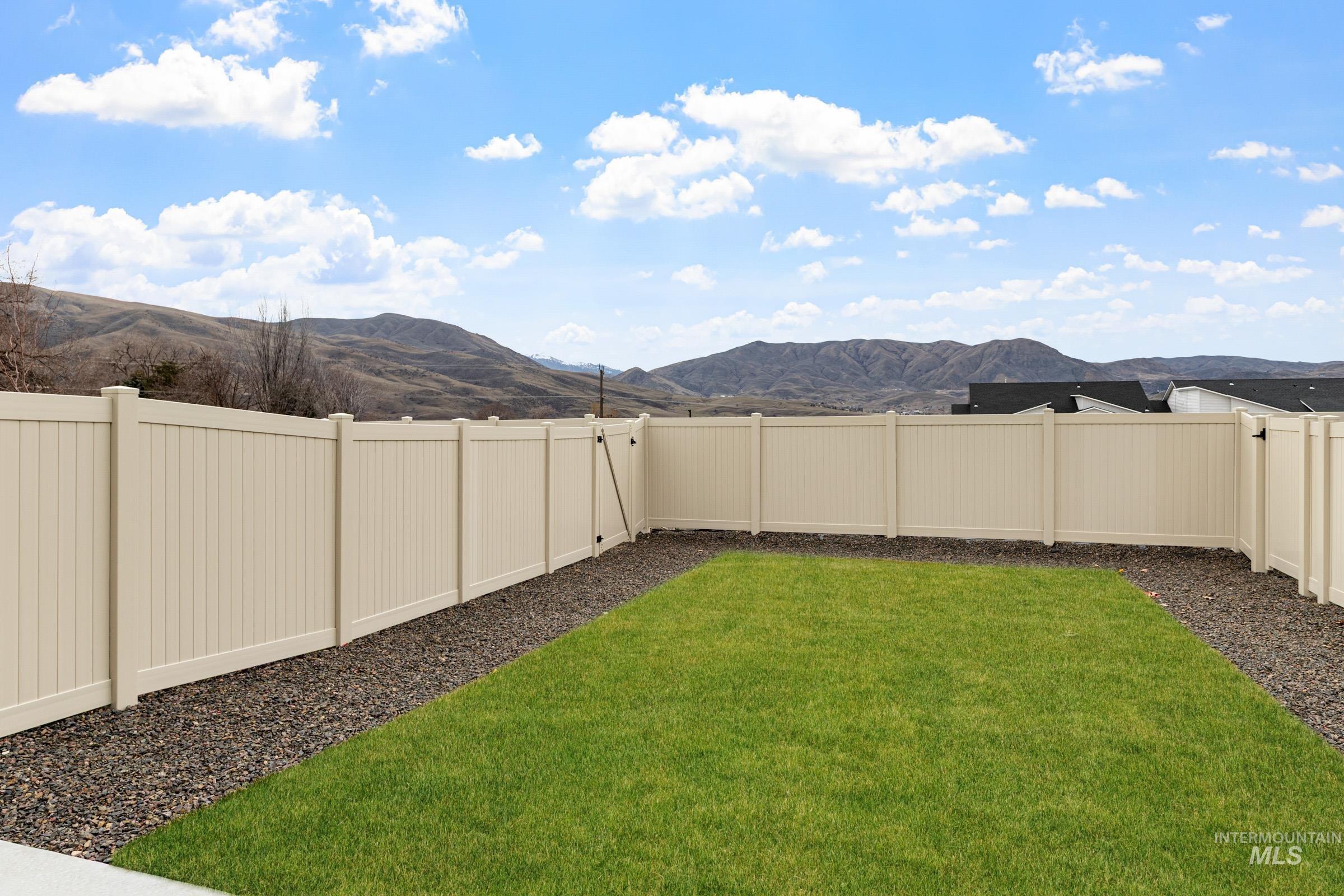 217 Moose St, Horseshoe Bend, Idaho 83629, 3 Bedrooms, 2.5 Bathrooms, Residential For Sale, Price $344,990, 98967469