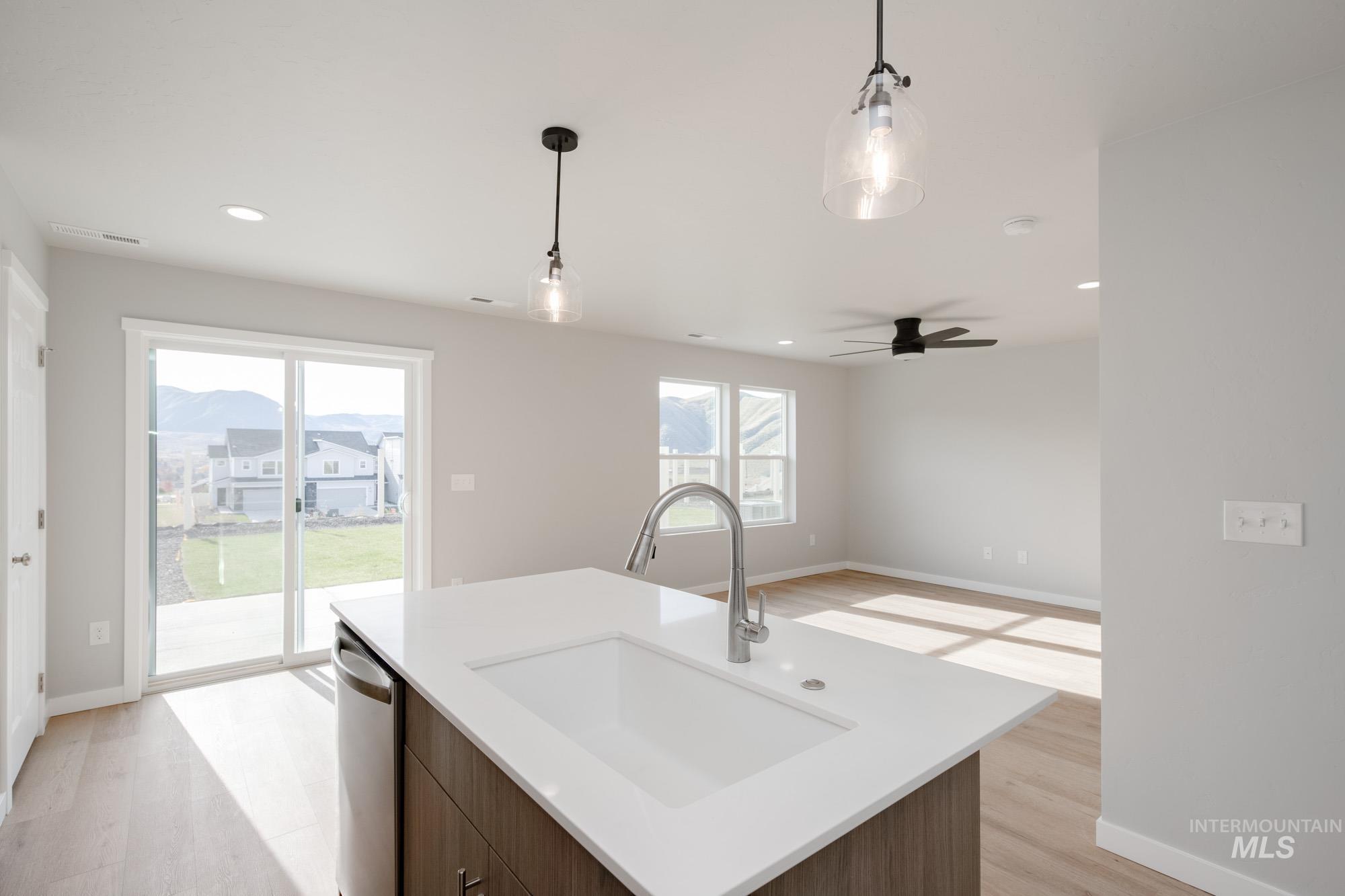 217 Moose St, Horseshoe Bend, Idaho 83629, 3 Bedrooms, 2.5 Bathrooms, Residential For Sale, Price $344,990,MLS 98967469