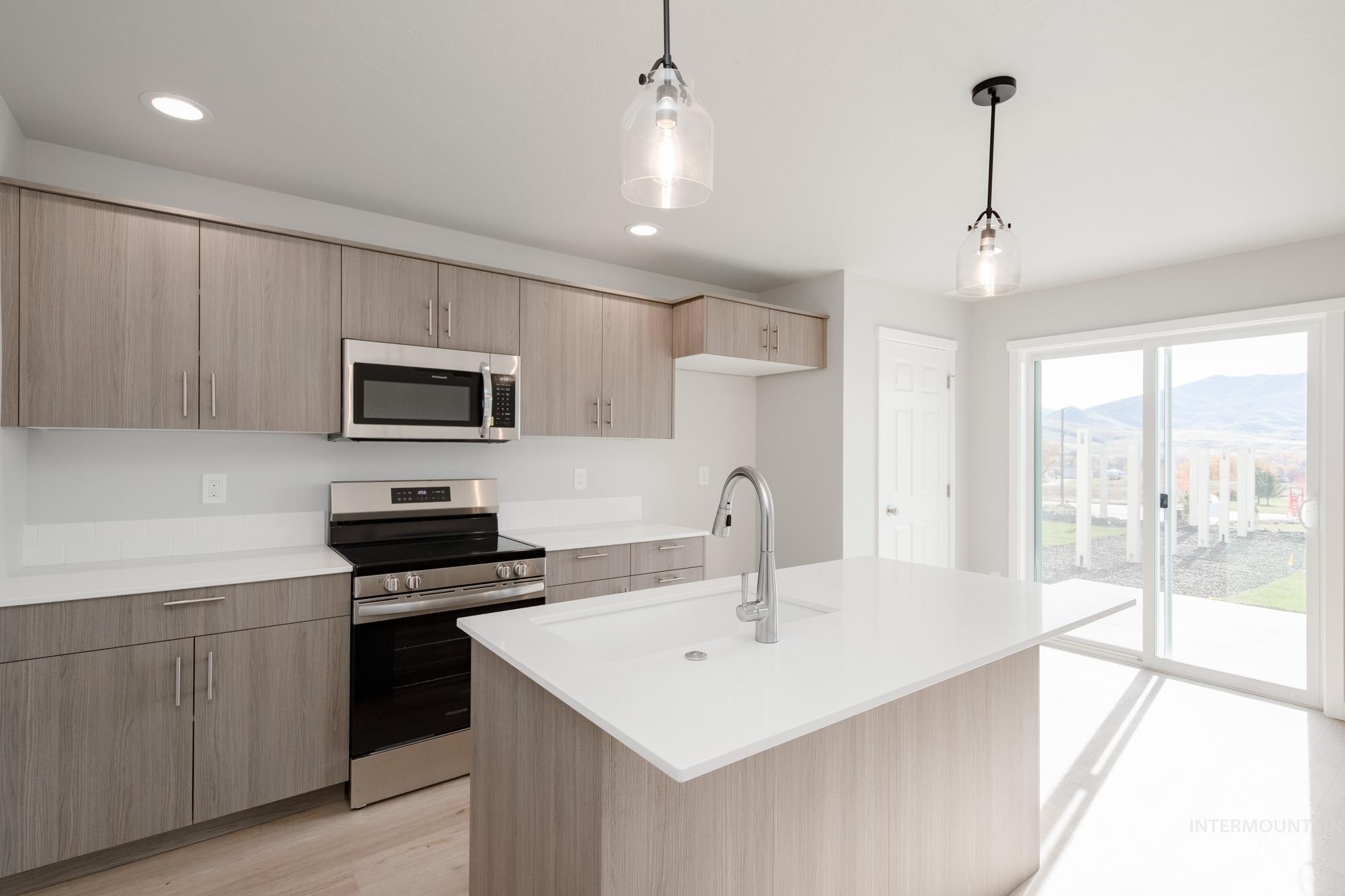 217 Moose St, Horseshoe Bend, Idaho 83629, 3 Bedrooms, 2.5 Bathrooms, Residential For Sale, Price $344,990,MLS 98967469