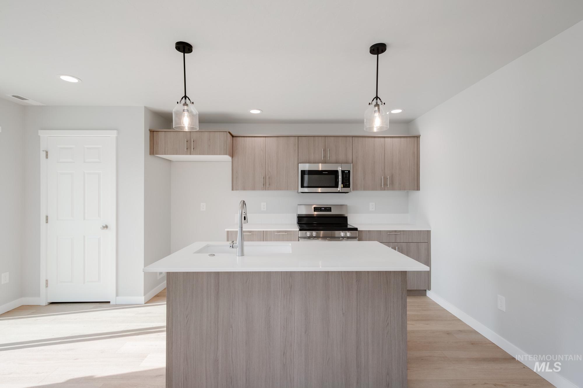 219 Moose St, Horseshoe Bend, Idaho 83629, 3 Bedrooms, 2.5 Bathrooms, Residential For Sale, Price $345,990,MLS 98967473