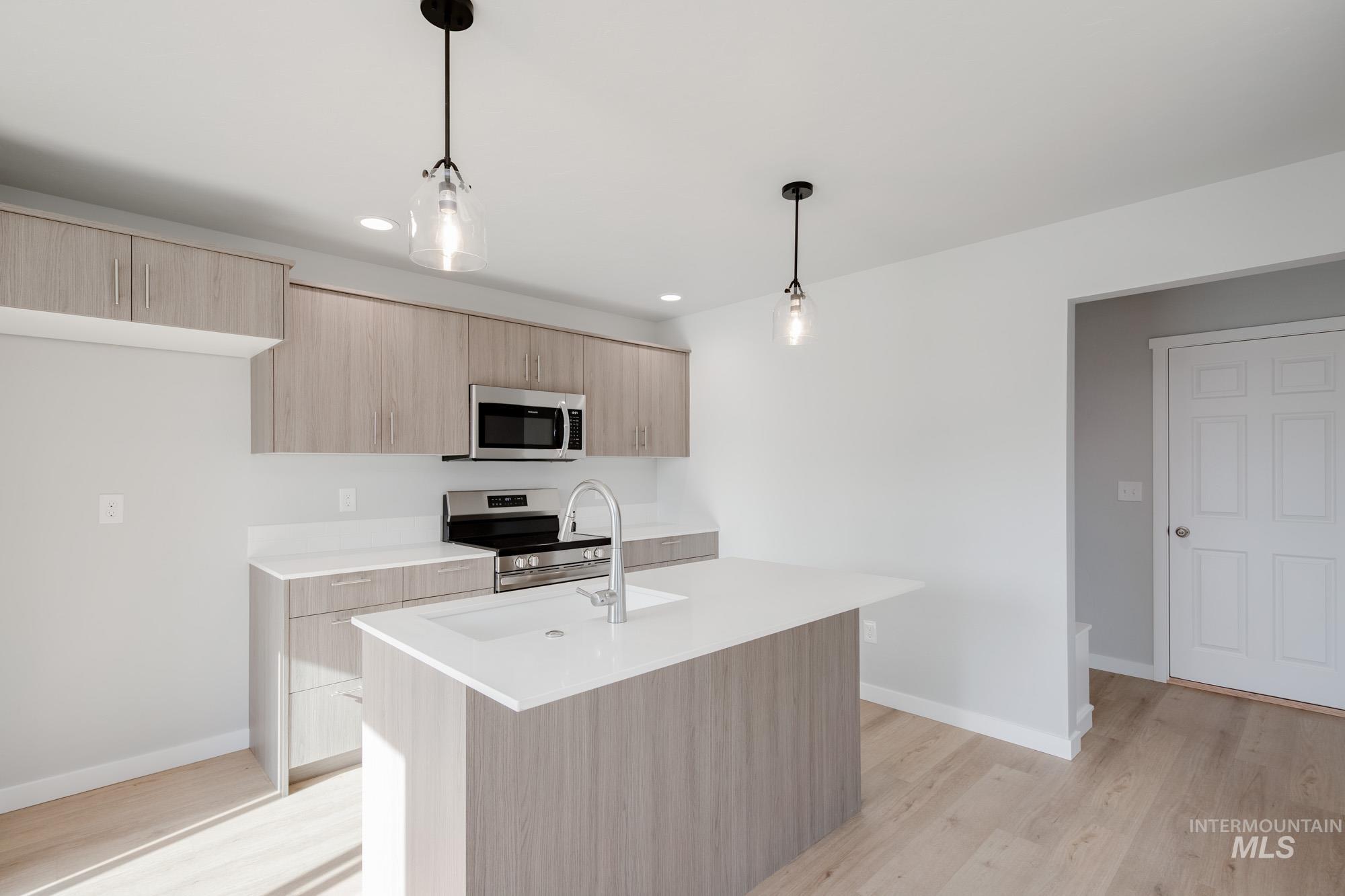 219 Moose St, Horseshoe Bend, Idaho 83629, 3 Bedrooms, 2.5 Bathrooms, Residential For Sale, Price $345,990,MLS 98967473