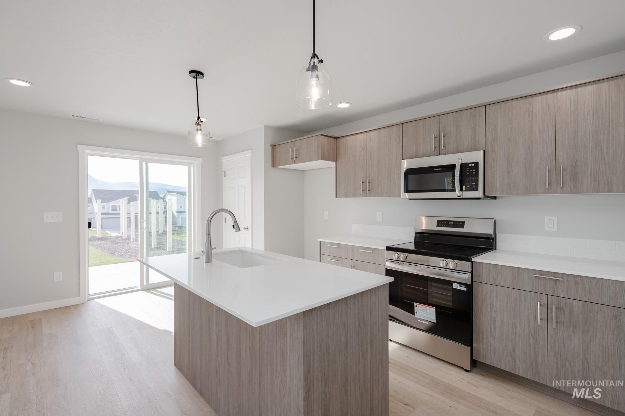 219 Moose St, Horseshoe Bend, Idaho 83629, 3 Bedrooms, 2.5 Bathrooms, Residential For Sale, Price $345,990,MLS 98967473